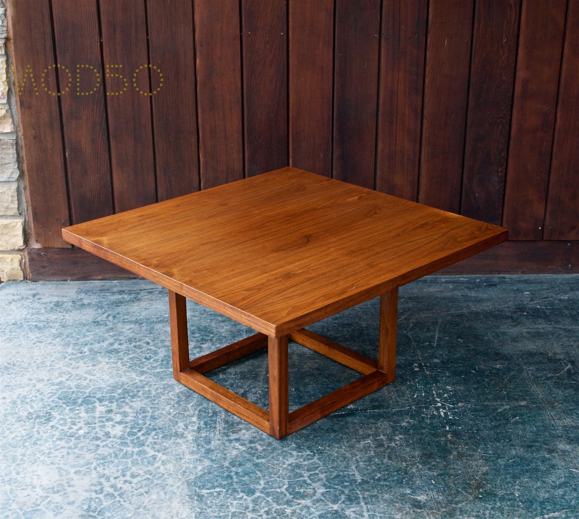 Mid-Century Modern 1960s Deep Hued Walnut Cube Coffee Table American Cabin Modern KNOLL Martz For Sale