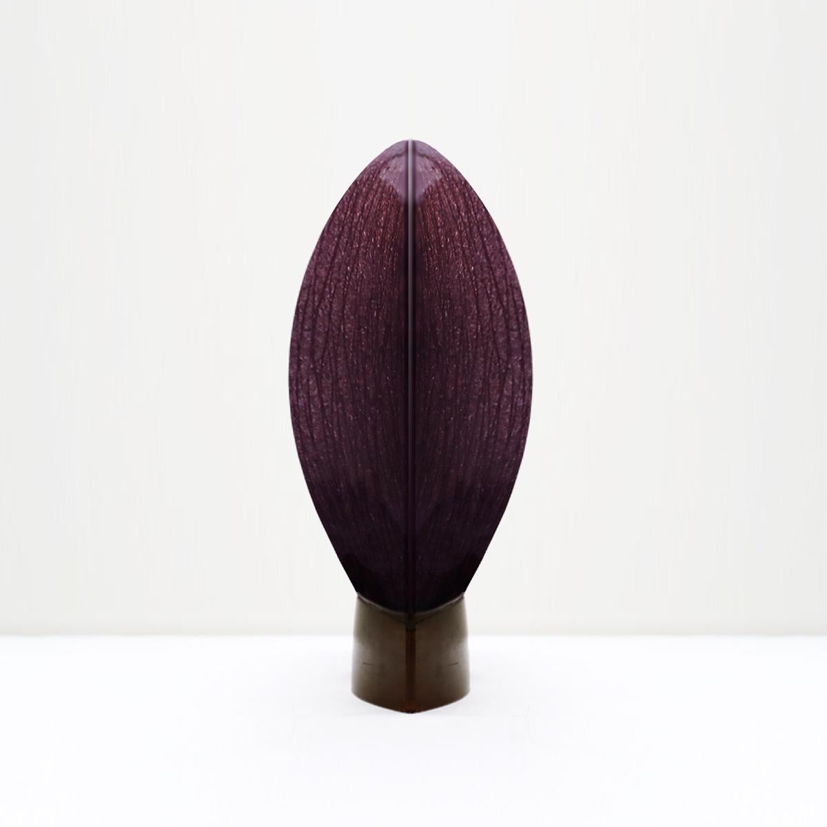 Milieu du XXe siècle Vase sphérique italien en bronze et émail violet irisé de Del Campo des années 1960  en vente