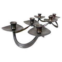 Magnifiques bougeoirs à trois bras en métal argenté Lunt Silversmiths MA des années 1960