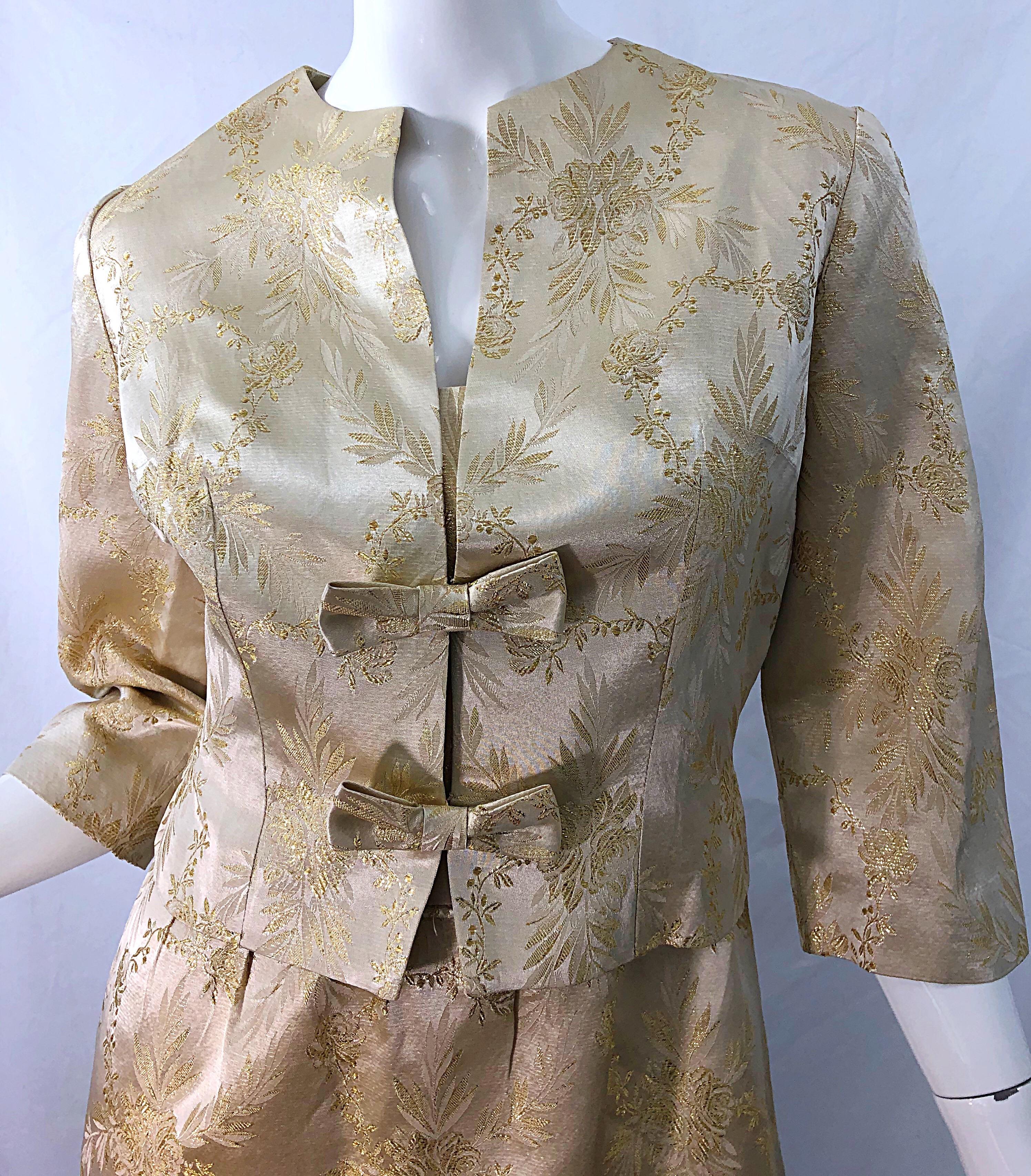 1960er Jahre Demi Couture Goldenes Seidenkleid und -jacke aus Damast Vintage 60er Damen im Angebot