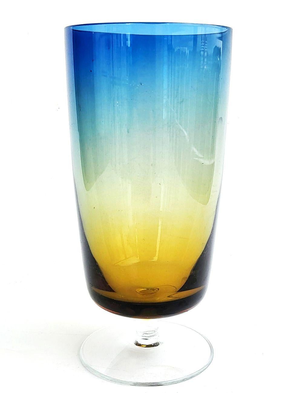 Grands gobelets à bal en bleurina de Denby Milnor Suède des années 1960, lot de 8

Nous présentons 8 grands verres à pied Denby Milnor Sweden 'Bluerina' du milieu du 20e siècle, fabriqués en Pologne par Krosno Glass Company et conçus par l'artiste