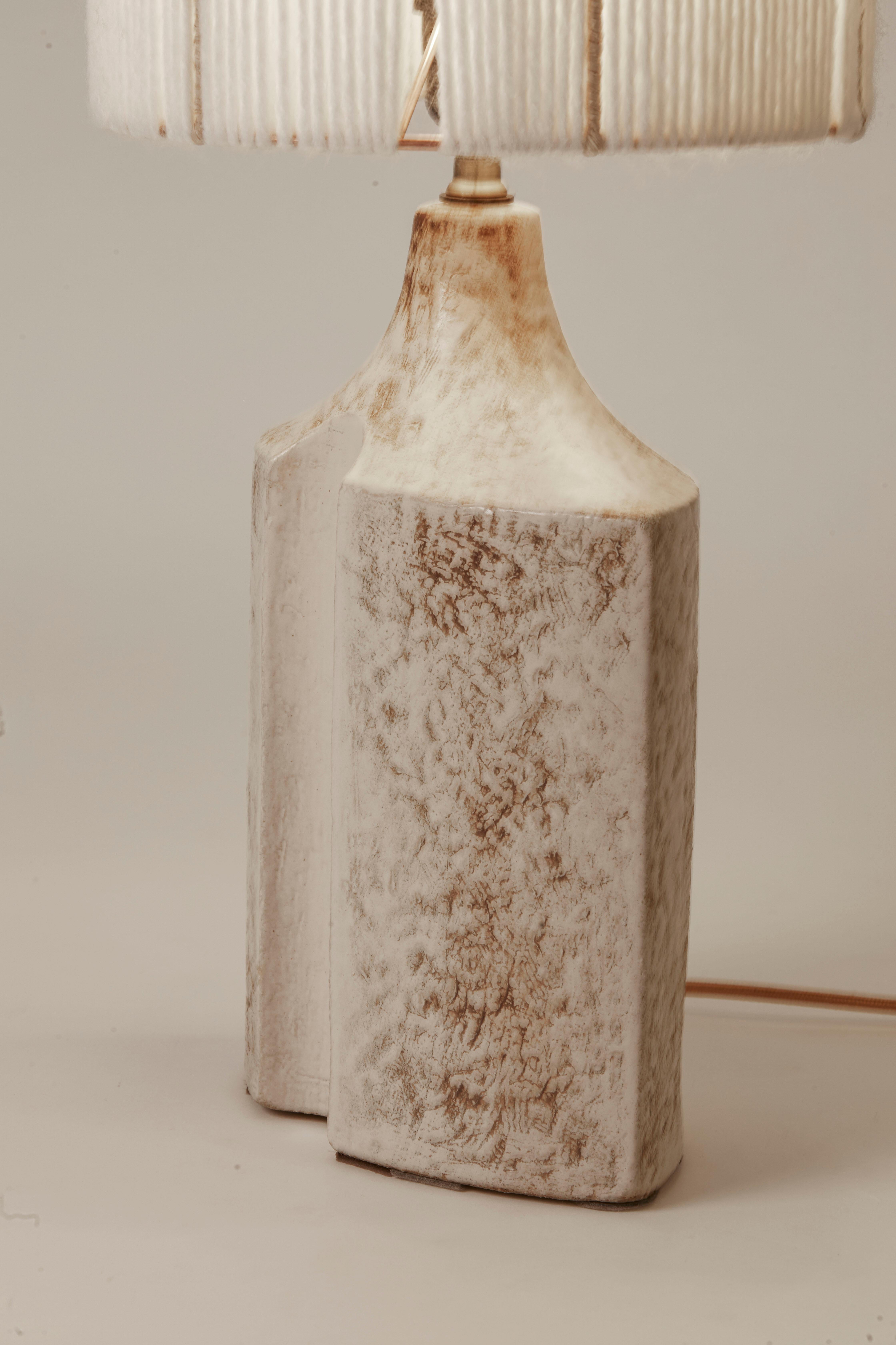 1960er Jahre Dänemark Keramiklampe mit Schirm im Zustand „Gut“ im Angebot in Aspen, CO