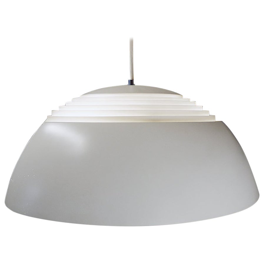 Lampada a sospensione Louis Poulsen AJ Royal White di Arne Jacobsen, Danimarca 1960