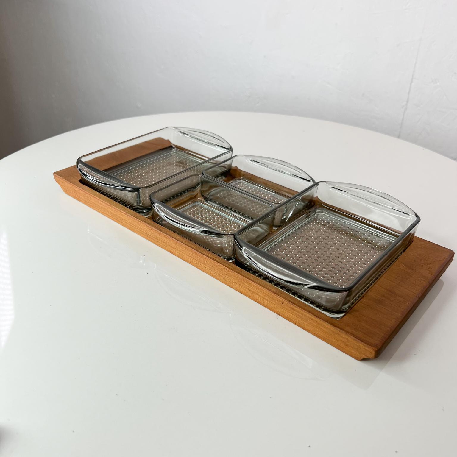 1960er Dänemark Serviertablett-Set Teak & Glas Lüthje Holz Dänemark 1 im Angebot 2