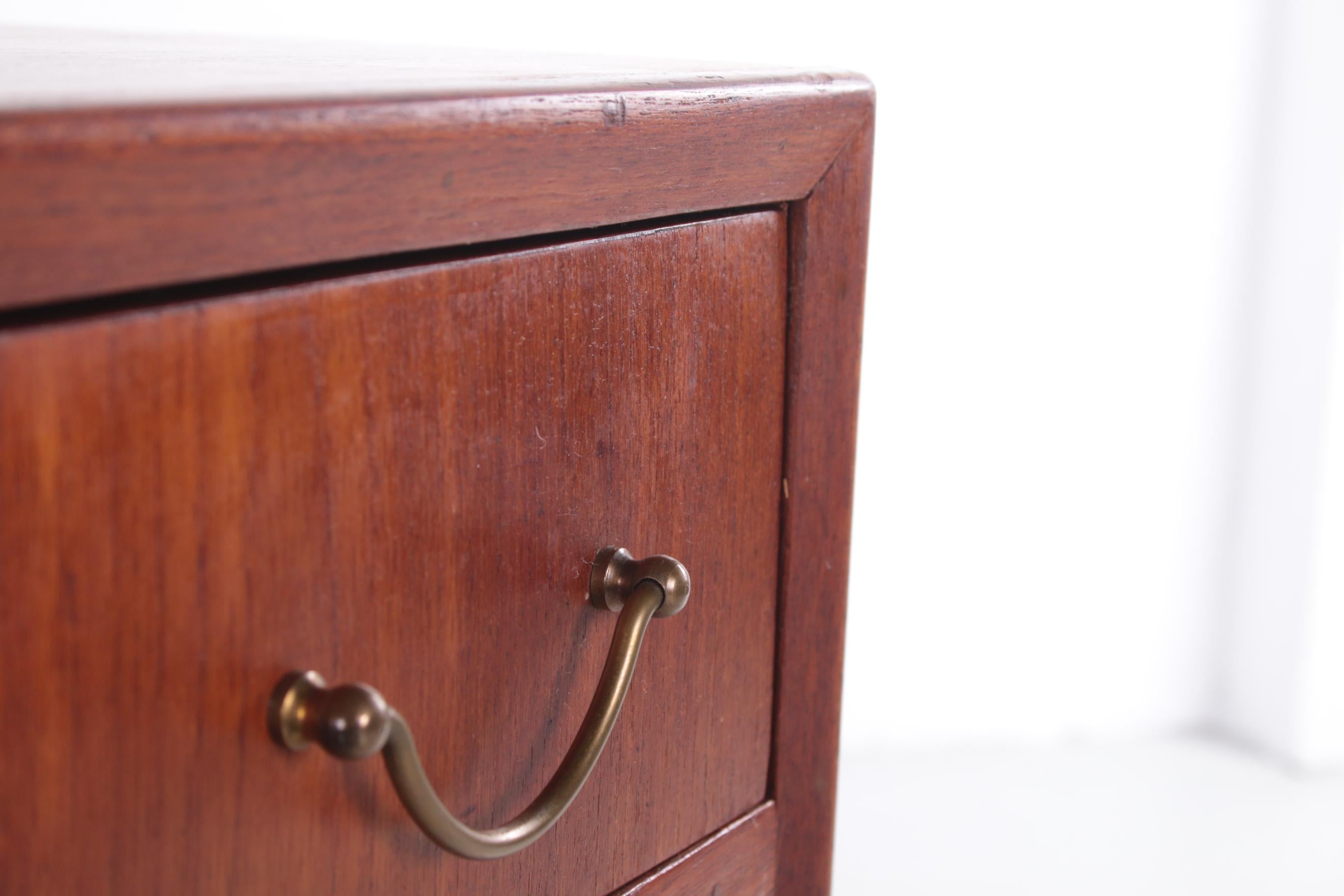 Scandinavian teak Design 2 drawer cabinet with beautiful handles, 1960 For Sale 2
