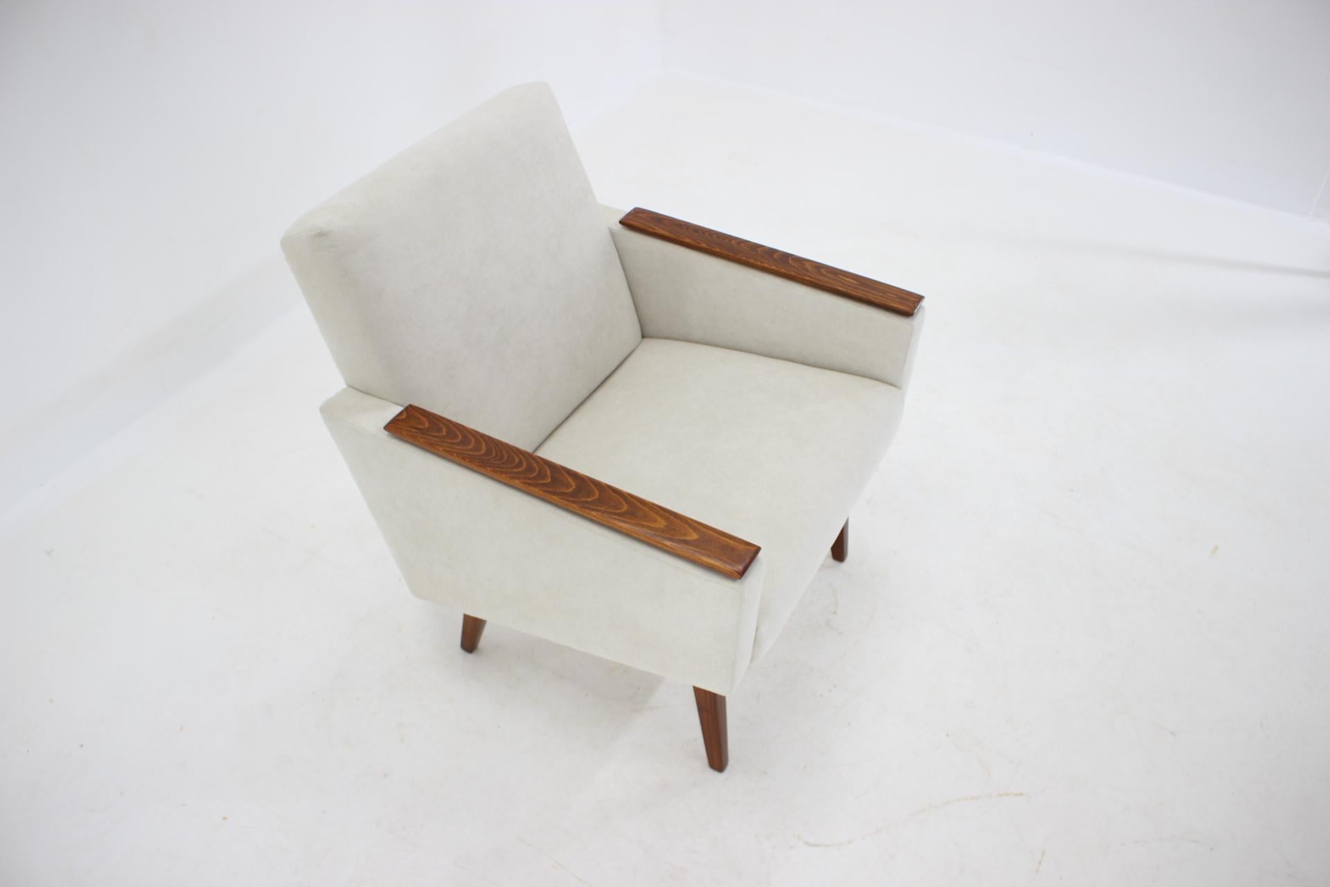 1960er Jahre Design Sessel, Tschechoslowakei (Stoff) im Angebot