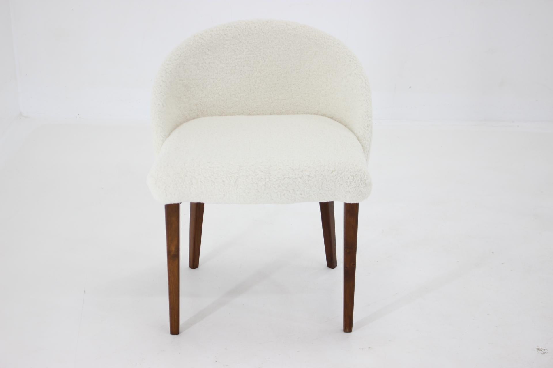1960s Design Beech Chair in Sheepskin Fabric, Denmark In Good Condition For Sale In Praha, CZ