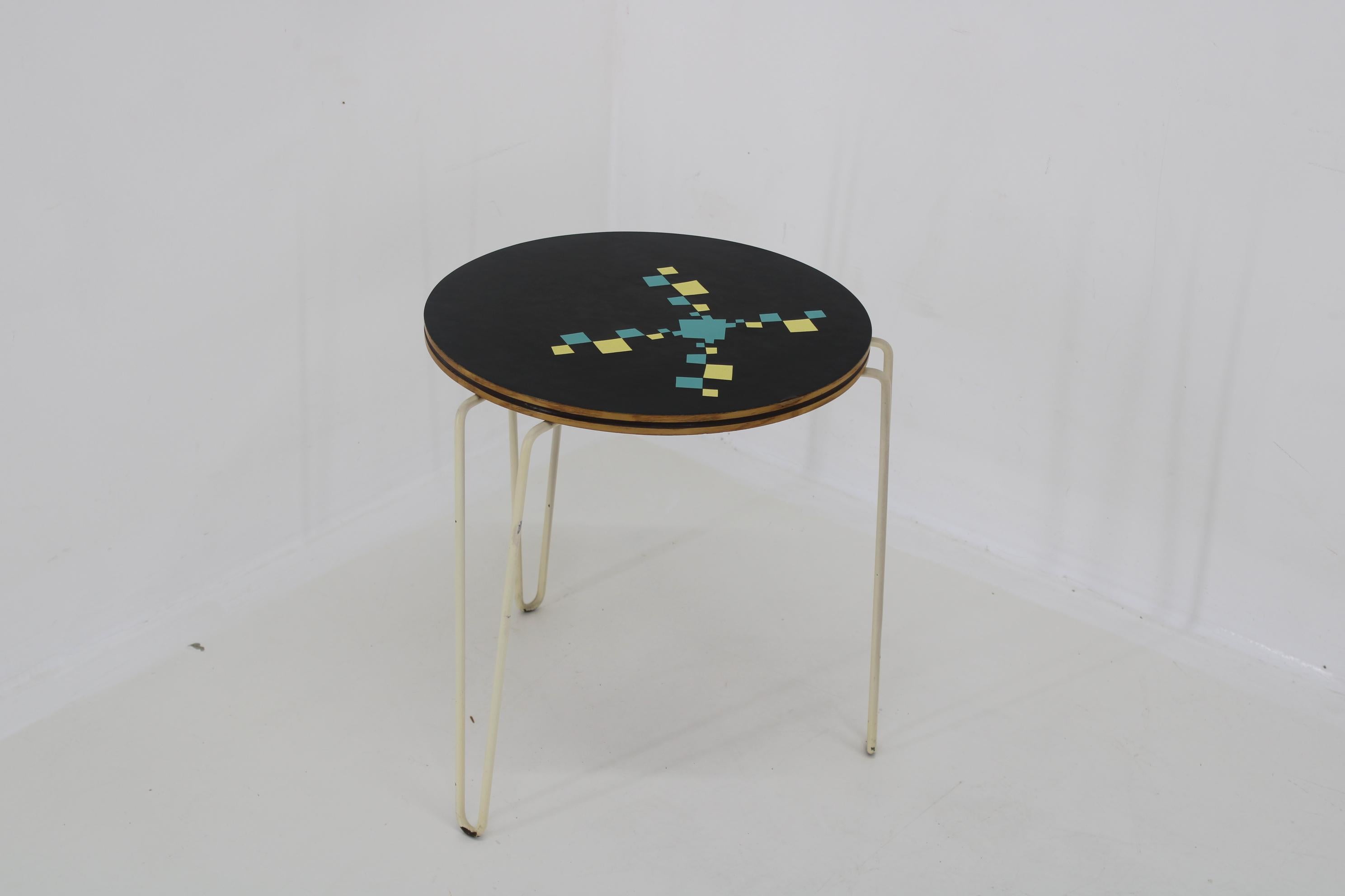 Tchèque Table basse de style Bruxelles des années 1960, Tchécoslovaquie en vente