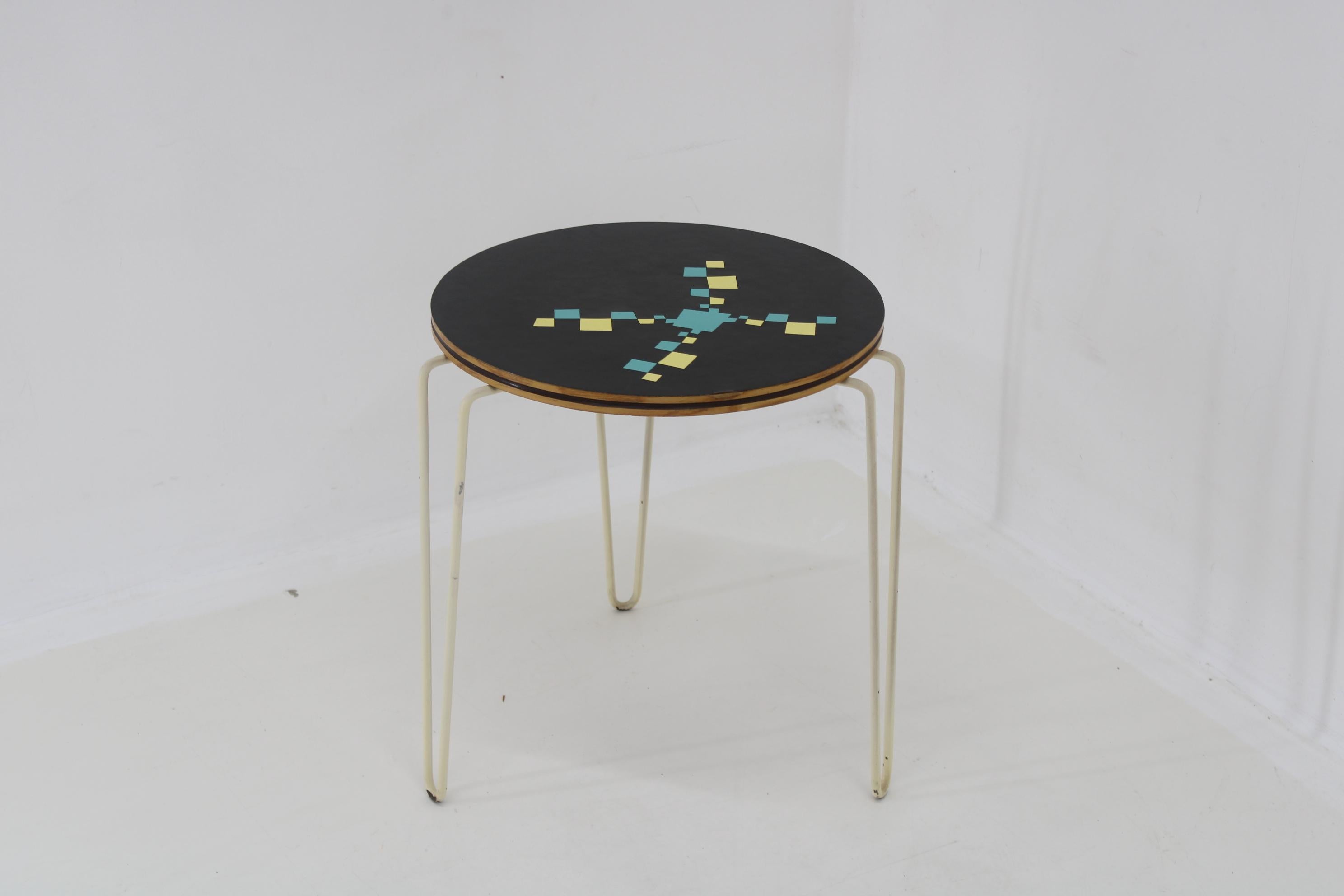 Table basse de style Bruxelles des années 1960, Tchécoslovaquie Bon état - En vente à Praha, CZ