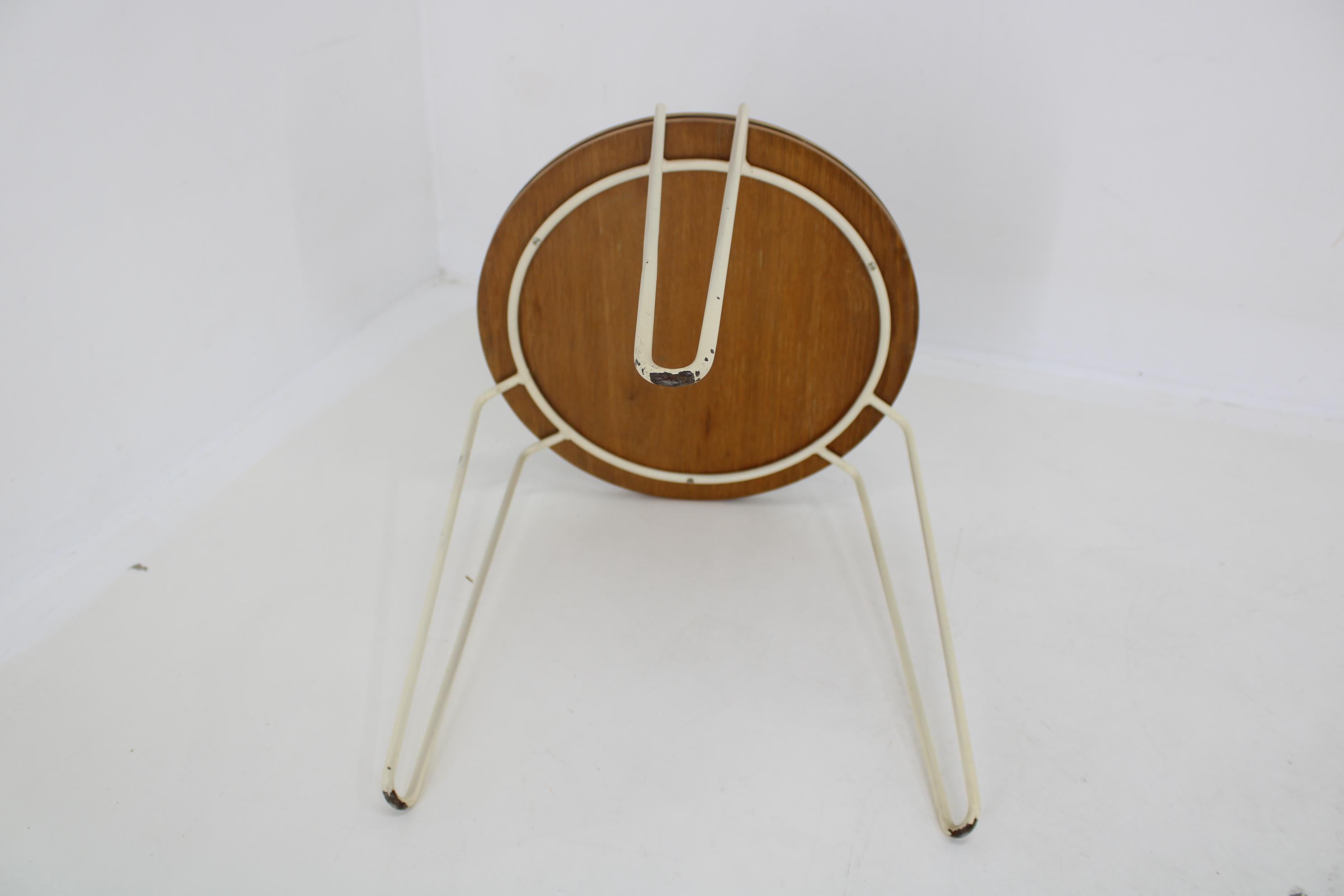 Bois Table basse de style Bruxelles des années 1960, Tchécoslovaquie en vente