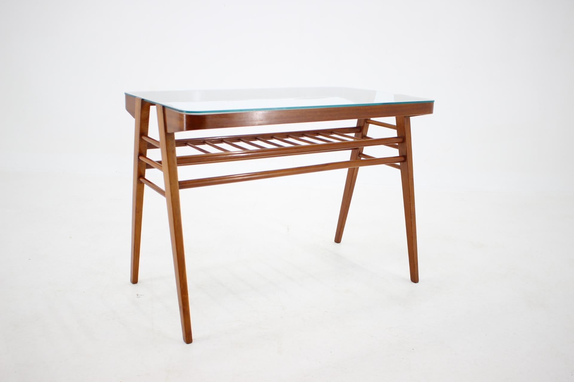 1960s Design Coffee Table by Tatra, Czechoslovakia In Good Condition For Sale In Praha, CZ