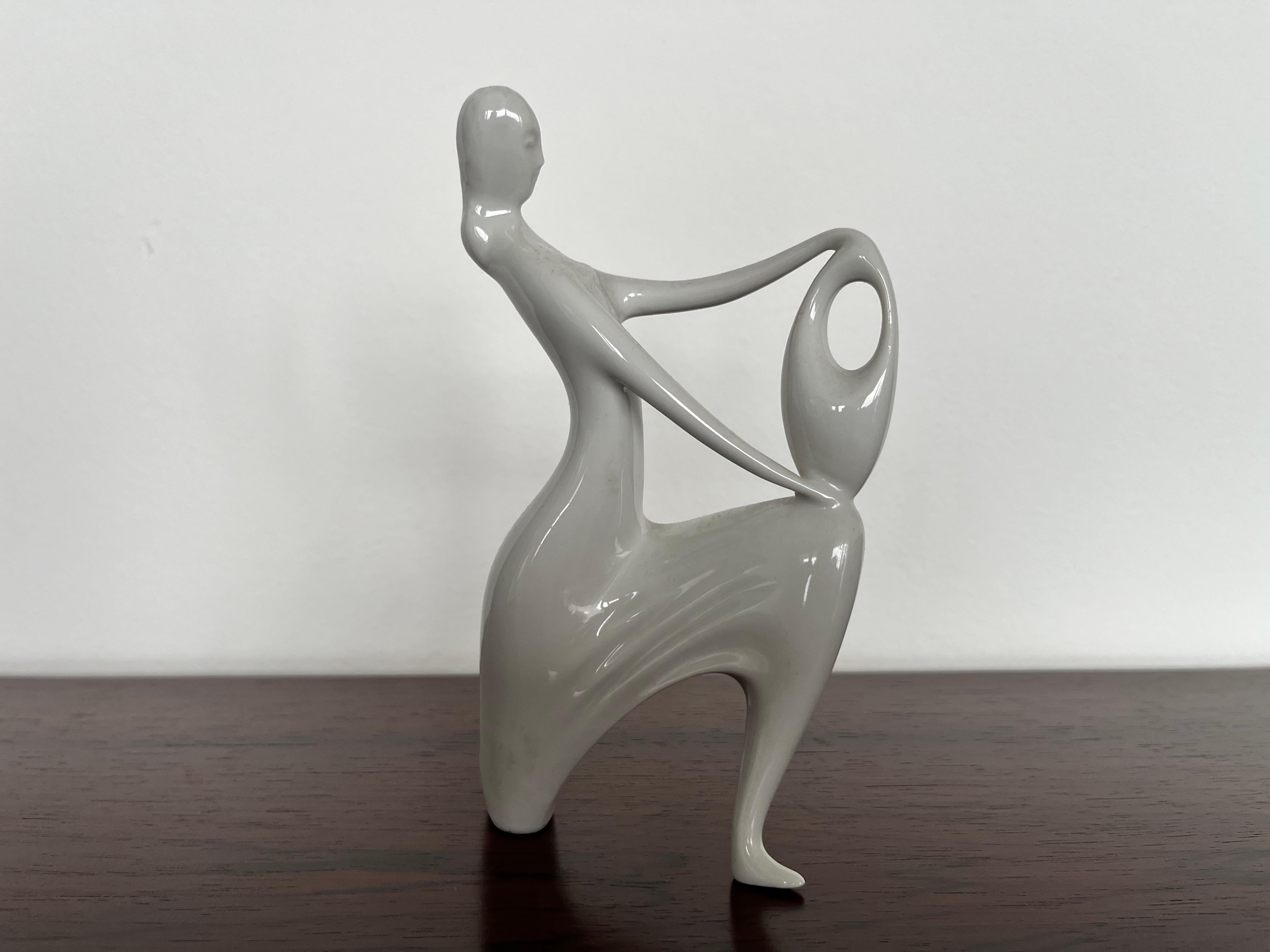 Mid-Century Modern 1960 Design Lady Sculpture de Jaroslav Ježek pour Royal Dux - Tchécoslovaquie en vente