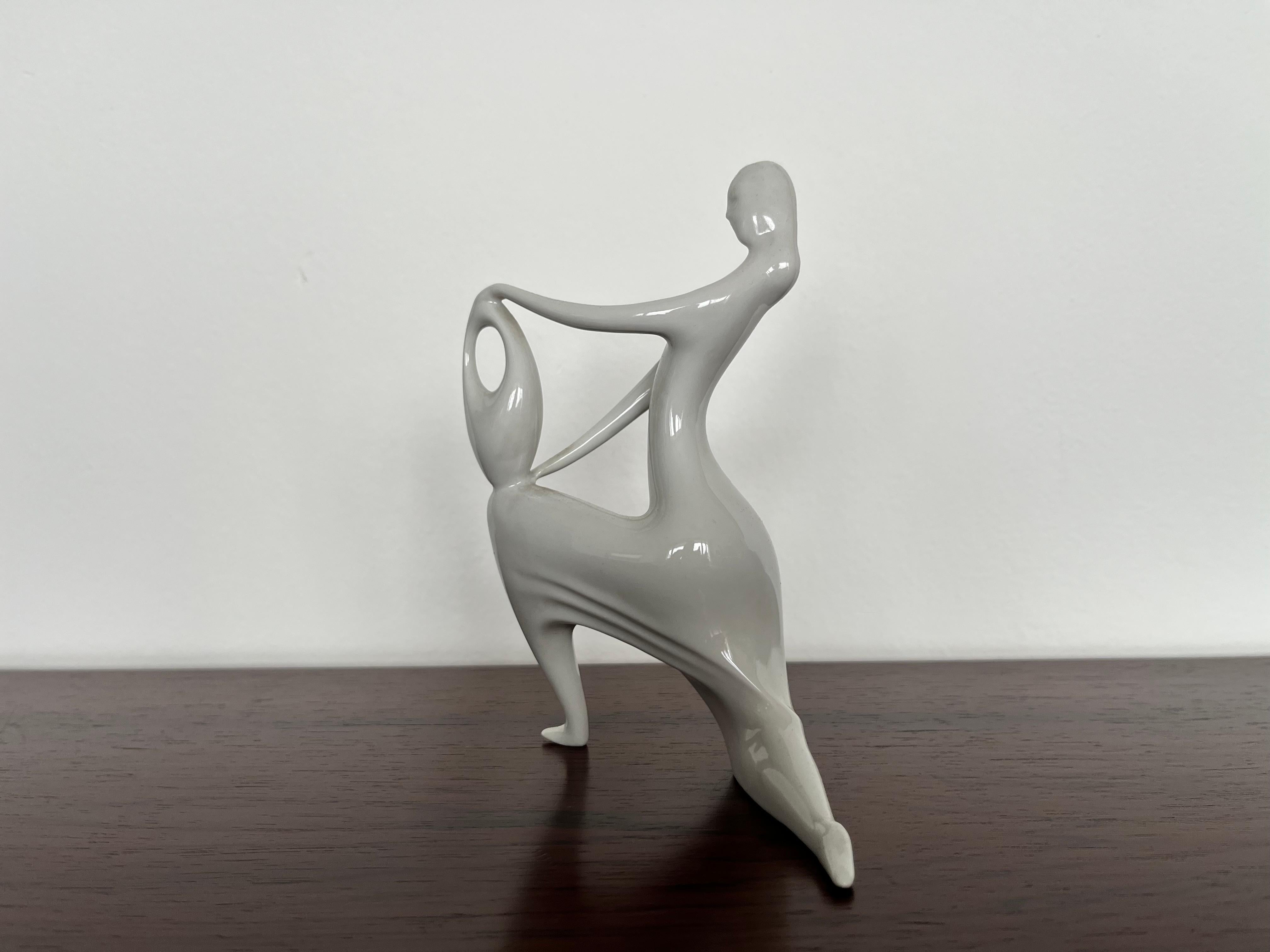 1960s Design Lady Sculpture by Jaroslav Ježek for Royal Dux - Czechoslovakia In Good Condition For Sale In Praha, CZ