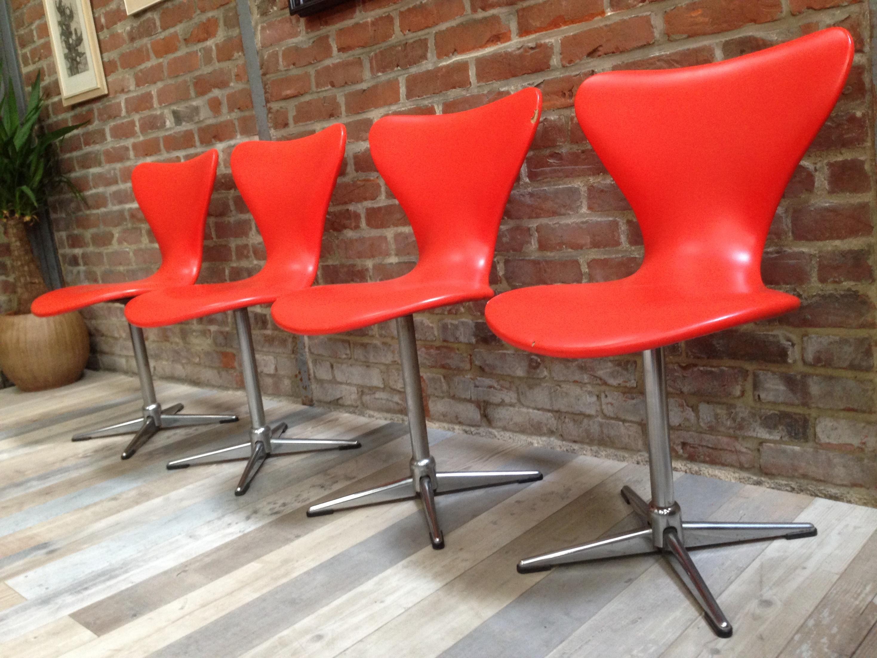 European 1960s Design Orange and Swivel Set of 4 Chairs