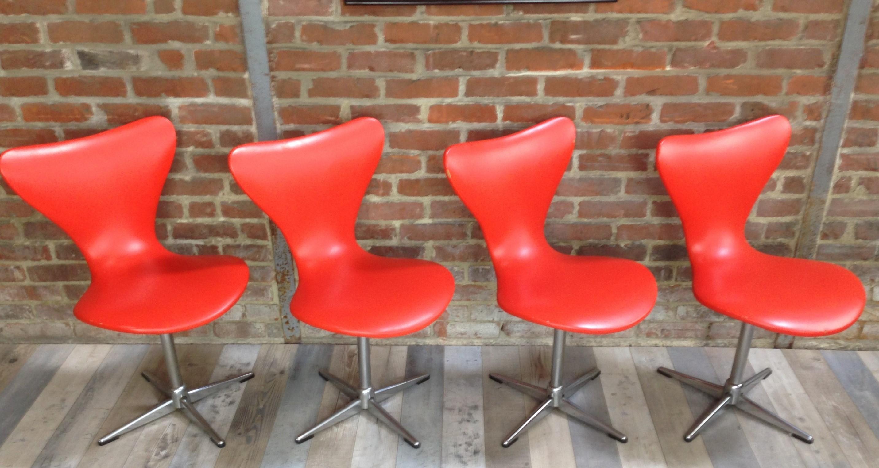 1960s Design Orange and Swivel Set of 4 Chairs In Good Condition In Tourcoing, FR