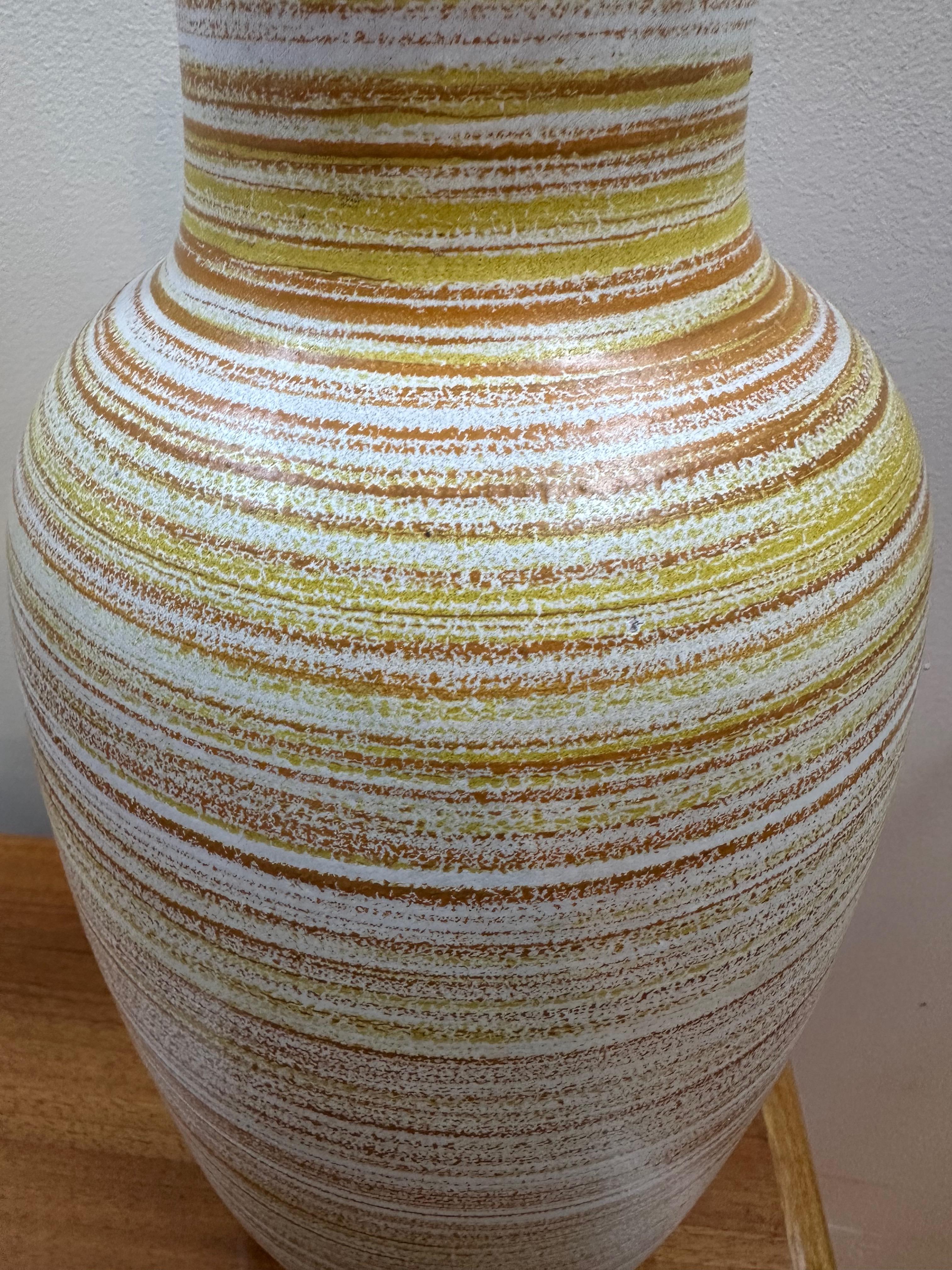 20ième siècle Paire de lampes de table en céramique orange et jaune Design Technics des années 1960 en vente