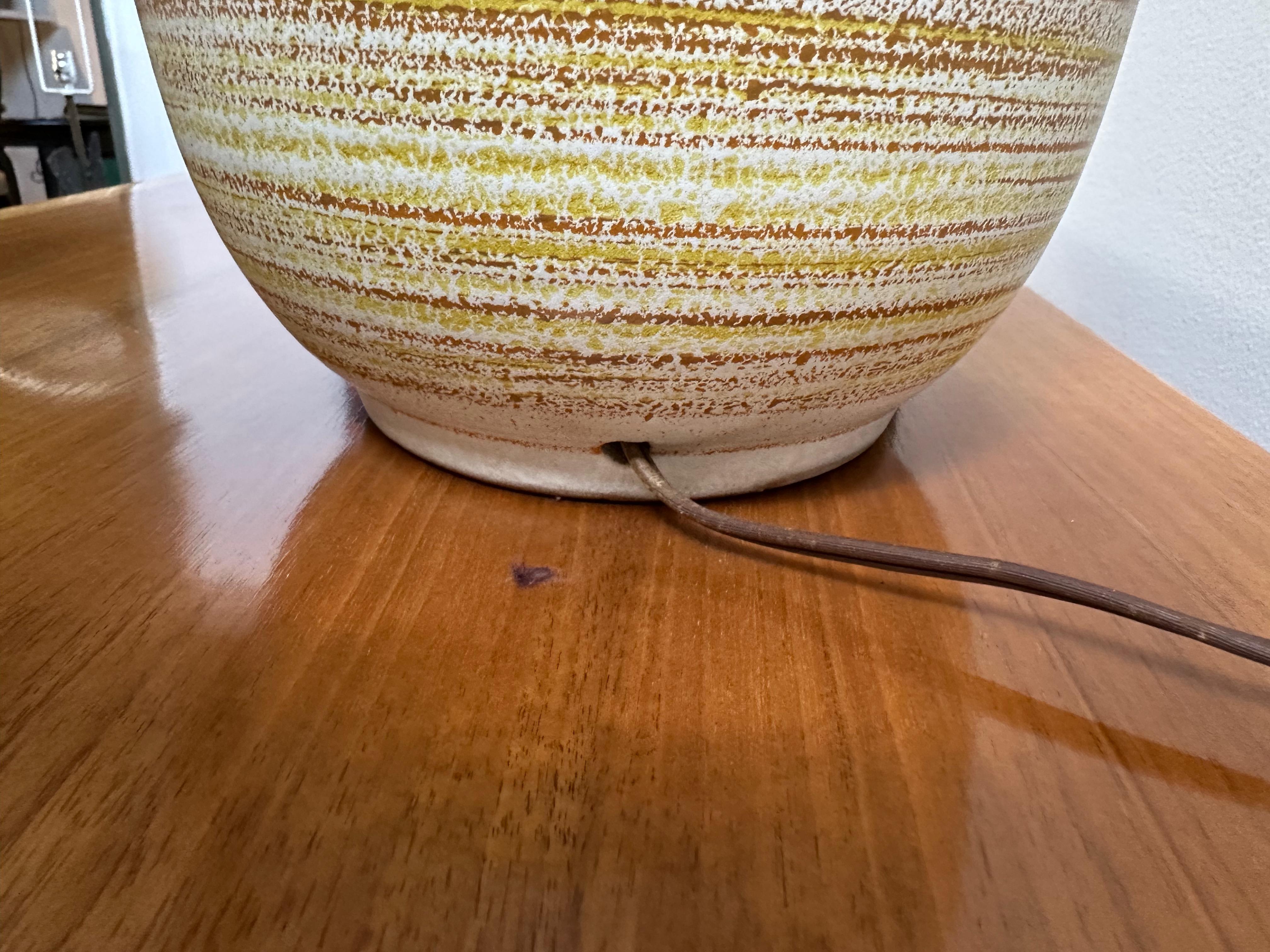 Paire de lampes de table en céramique orange et jaune Design Technics des années 1960 en vente 1