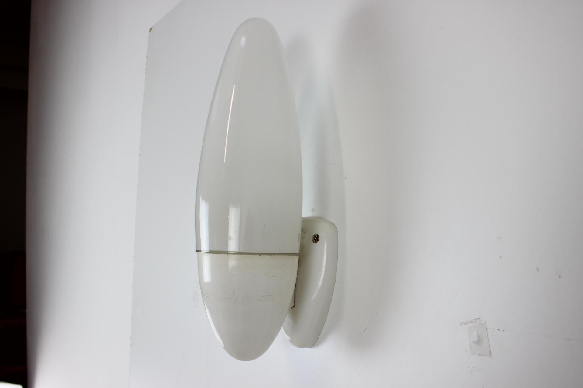 1960s Design Wall Lamp, Czechoslovakia In Good Condition For Sale In Praha, CZ