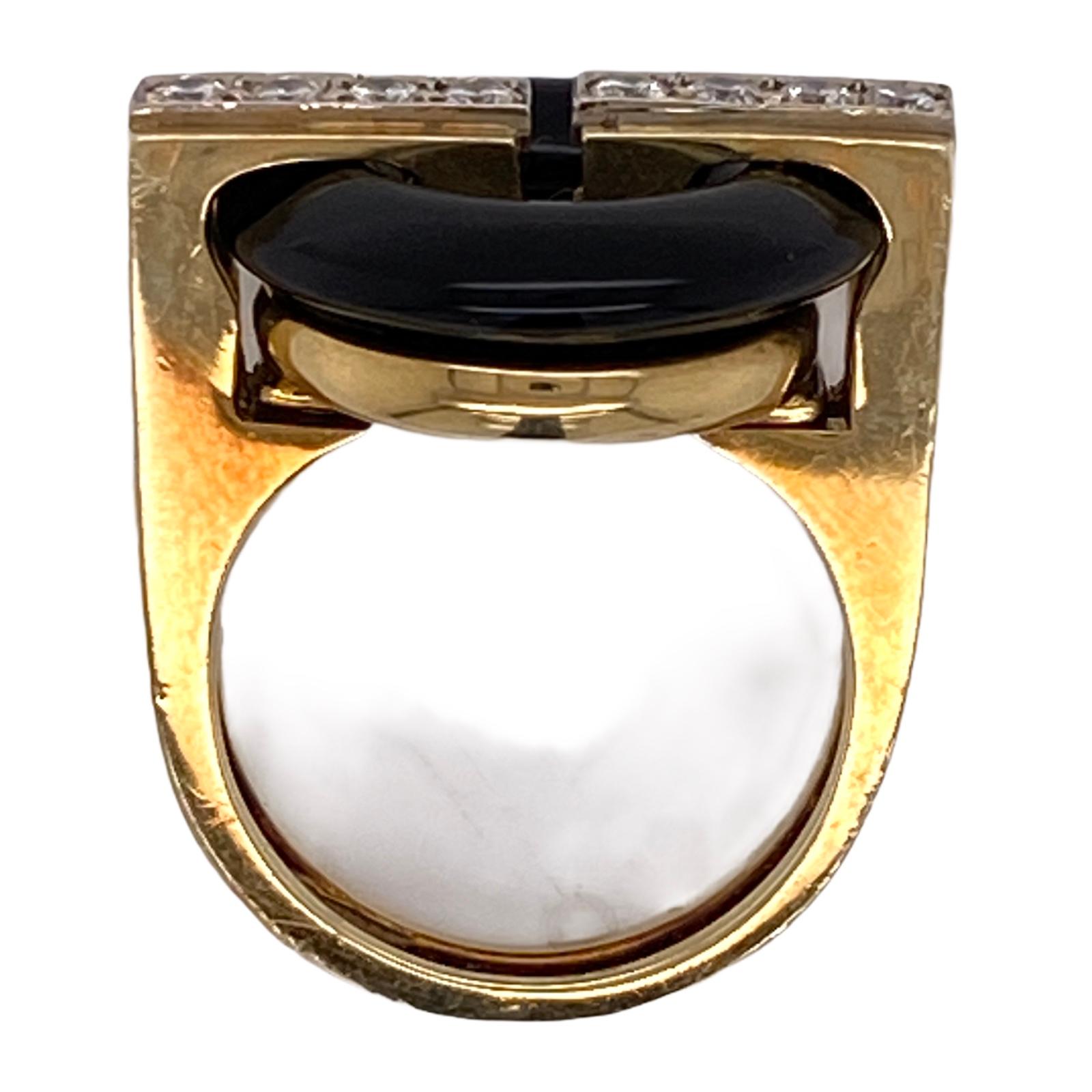 1960s Designer Diamond Onyx Yellow Gold Estate Cocktail Ring Signed La Triomphe In Excellent Condition In Boca Raton, FL