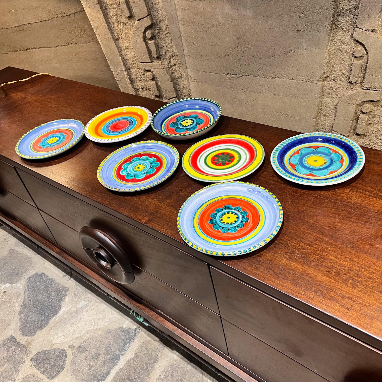 1960s Desimone Art Pottery Set Seven Assorted Plates Italy In Good Condition For Sale In Chula Vista, CA