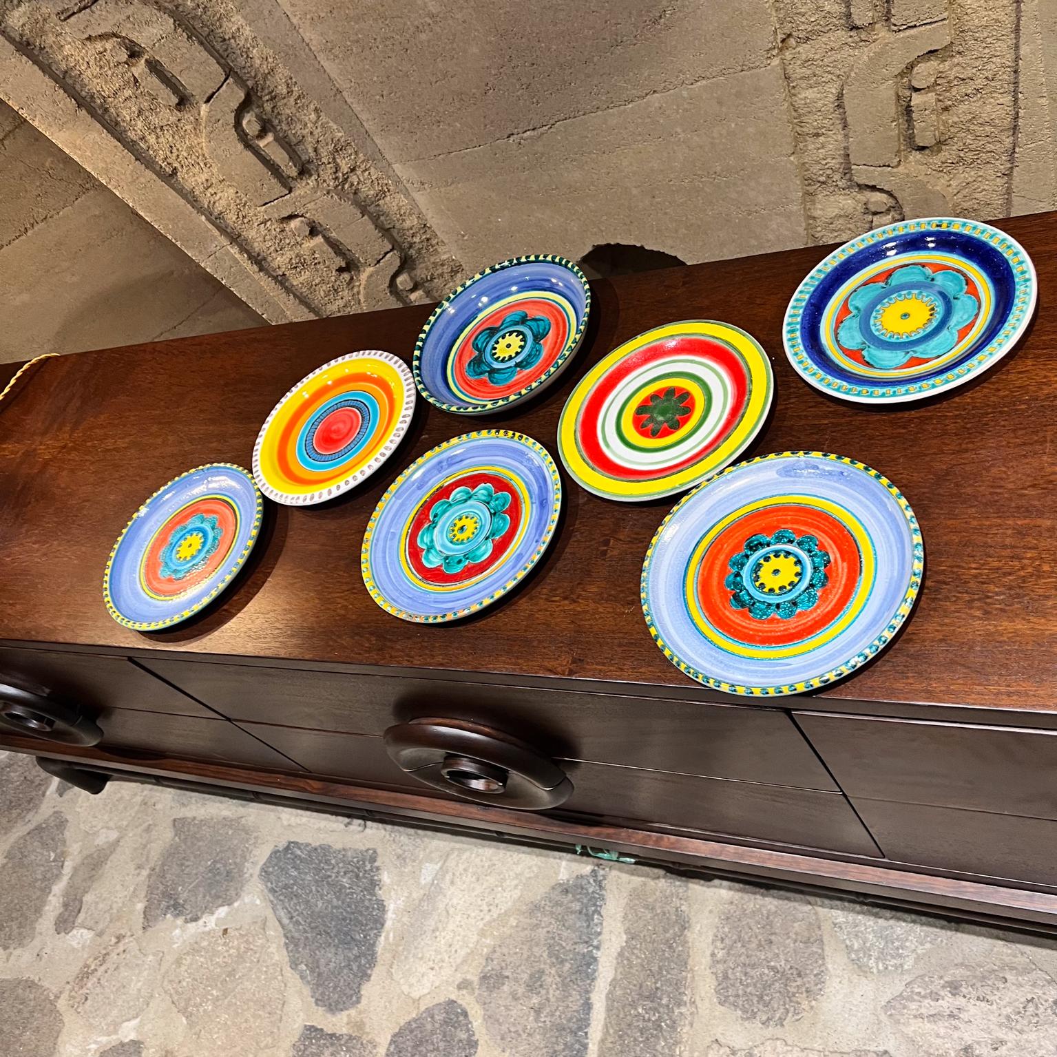 20th Century 1960s Desimone Art Pottery Set Seven Assorted Plates Italy For Sale