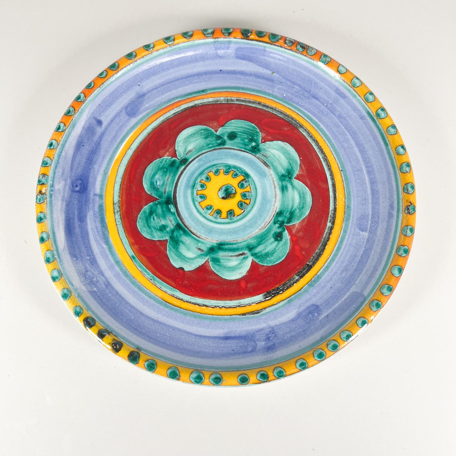 1960s DeSimone of Italy colorful ceramic pottery hand painted art plate 
Giovanni Desimone Italy
8.75 diameter x .88 tall
Inscription: CER DESIMONE *
Original vintage condition.
Refer to images.

 