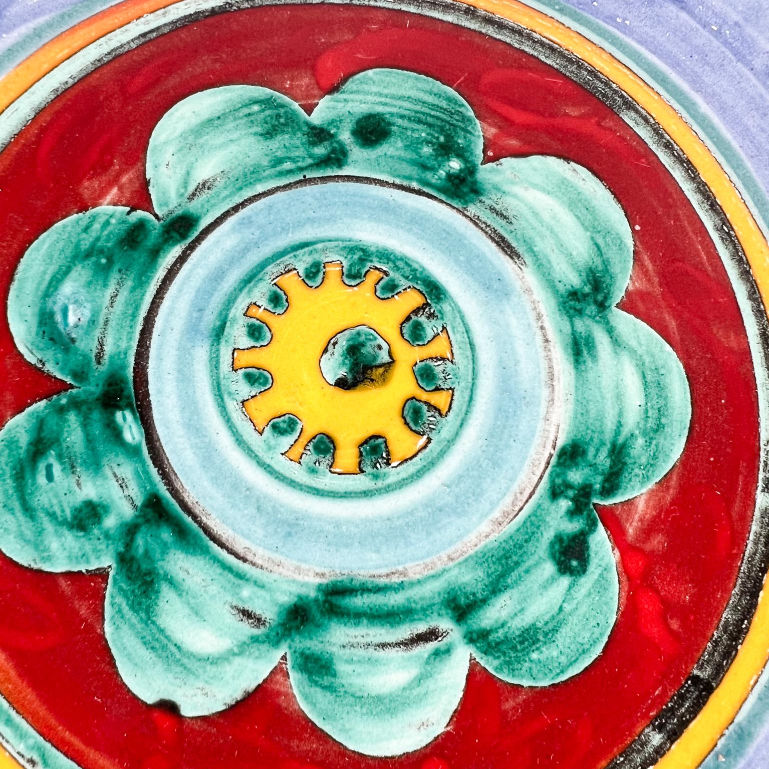 italien Assiette d'art colorée en céramique peinte à la main DeSimone of Italy des années 1960