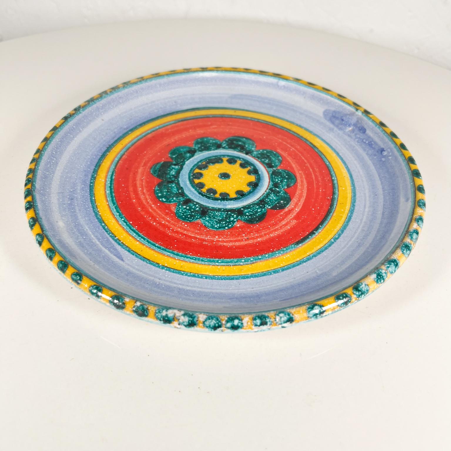 1960er Jahre DeSimone Töpferei Keramik Hand gemalt Kunst Teller aus Italien (Italienisch)