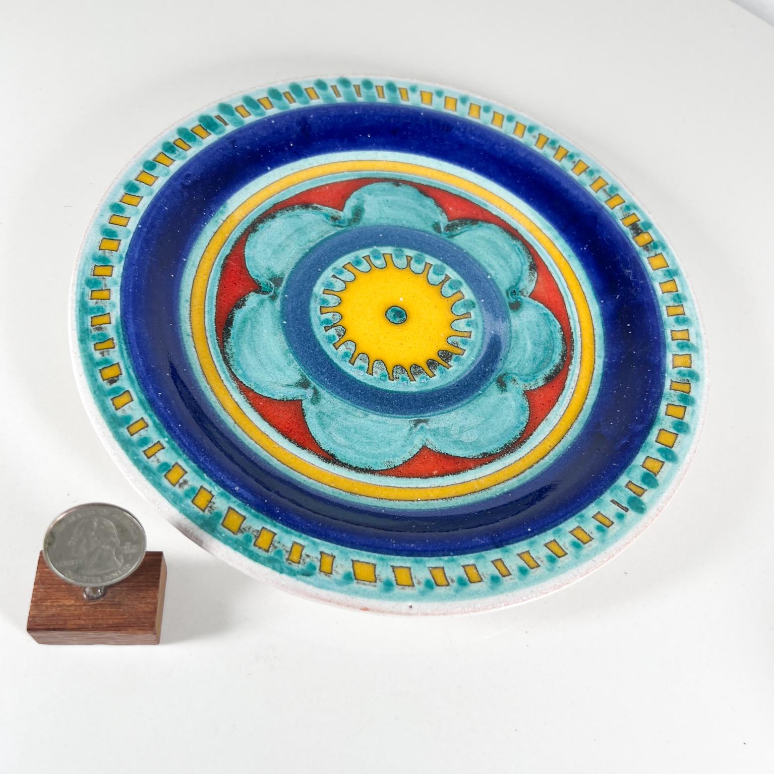 italien Assiette d'art en céramique DeSimone avec fleur turquoise peinte à la main, Italie, années 1960 