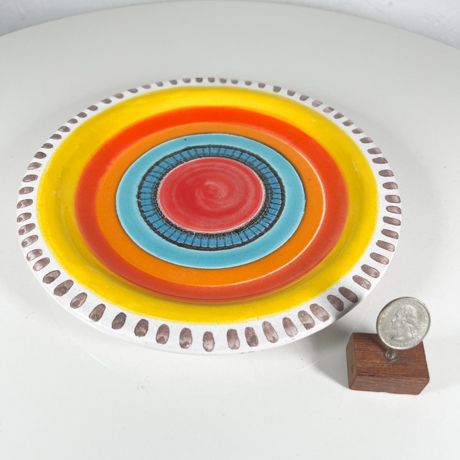 1960s DeSimone Pottery of Italy Vibrant Ceramic Art Plate Hand Painted 
Giovanni Desimone Italy
8.63 diameter x 1 tall
Inscription on the back: Desimone ITALY 9 A C
Original vintage condition.
Refer to images.
We have more!