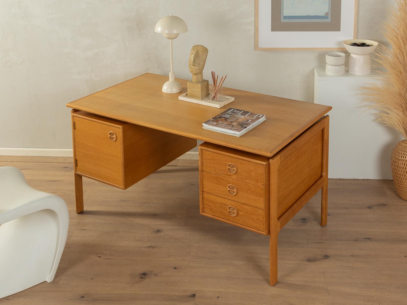 Mid-Century Modern 1960s desk, Arne Vodder For Sale