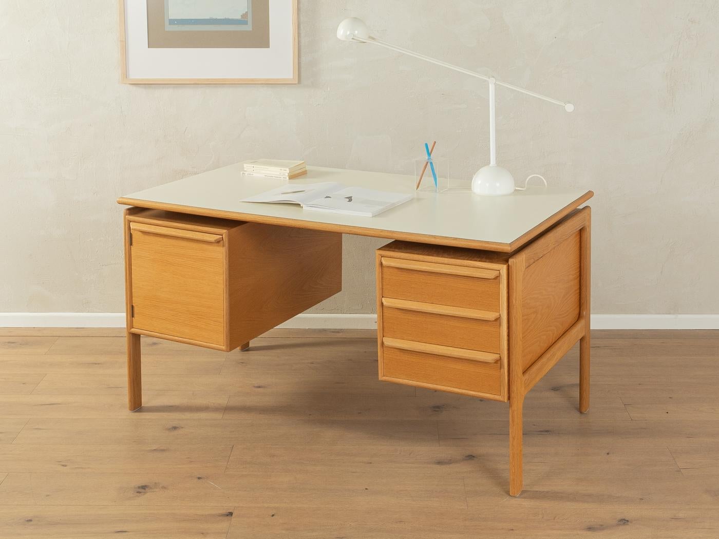 Mid-Century Modern 1960s desk For Sale