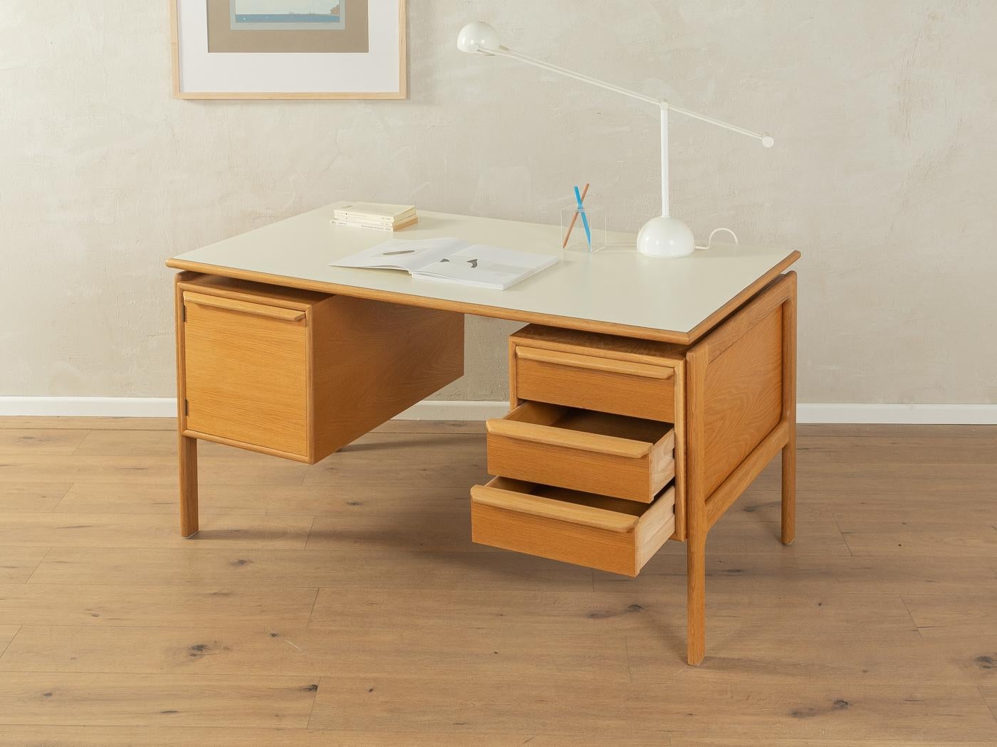 1960s desk In Good Condition For Sale In Neuss, NW