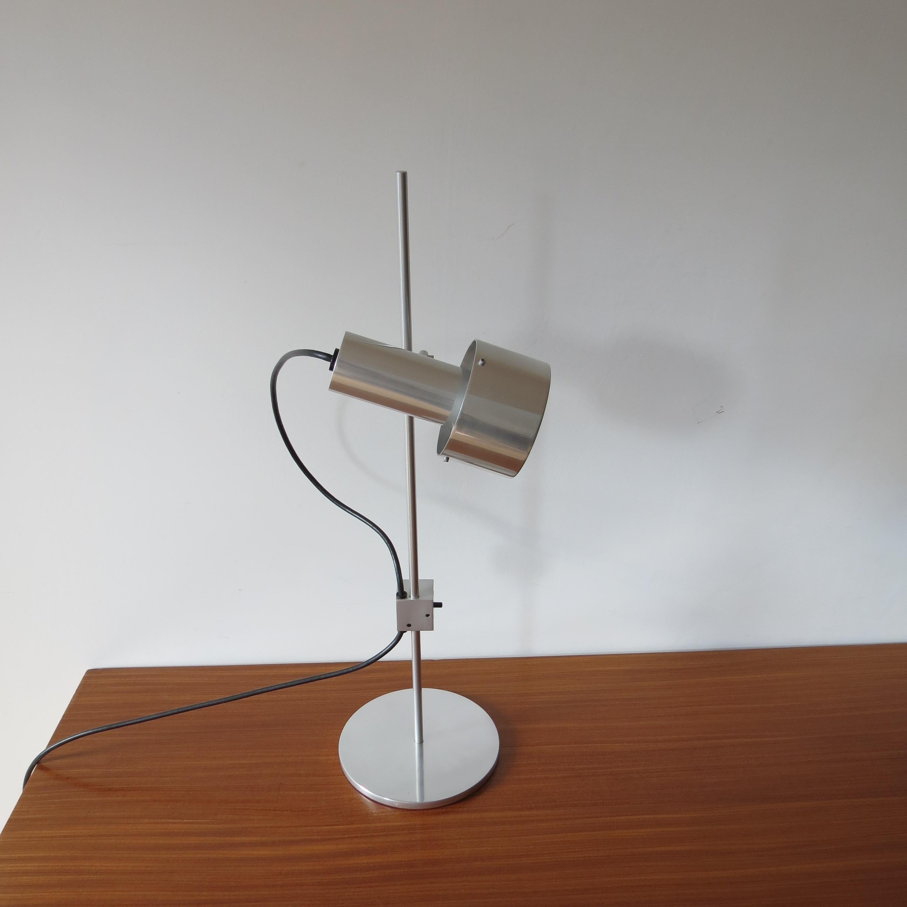 Peter Nelson Lámpara de escritorio de un solo punto de aluminio principios de los años 60

Maravillosa lámpara de escritorio diseñada por Peter Nelson y producida por Architectural Lighting Ltd. Con un único punto de luz, lámpara totalmente