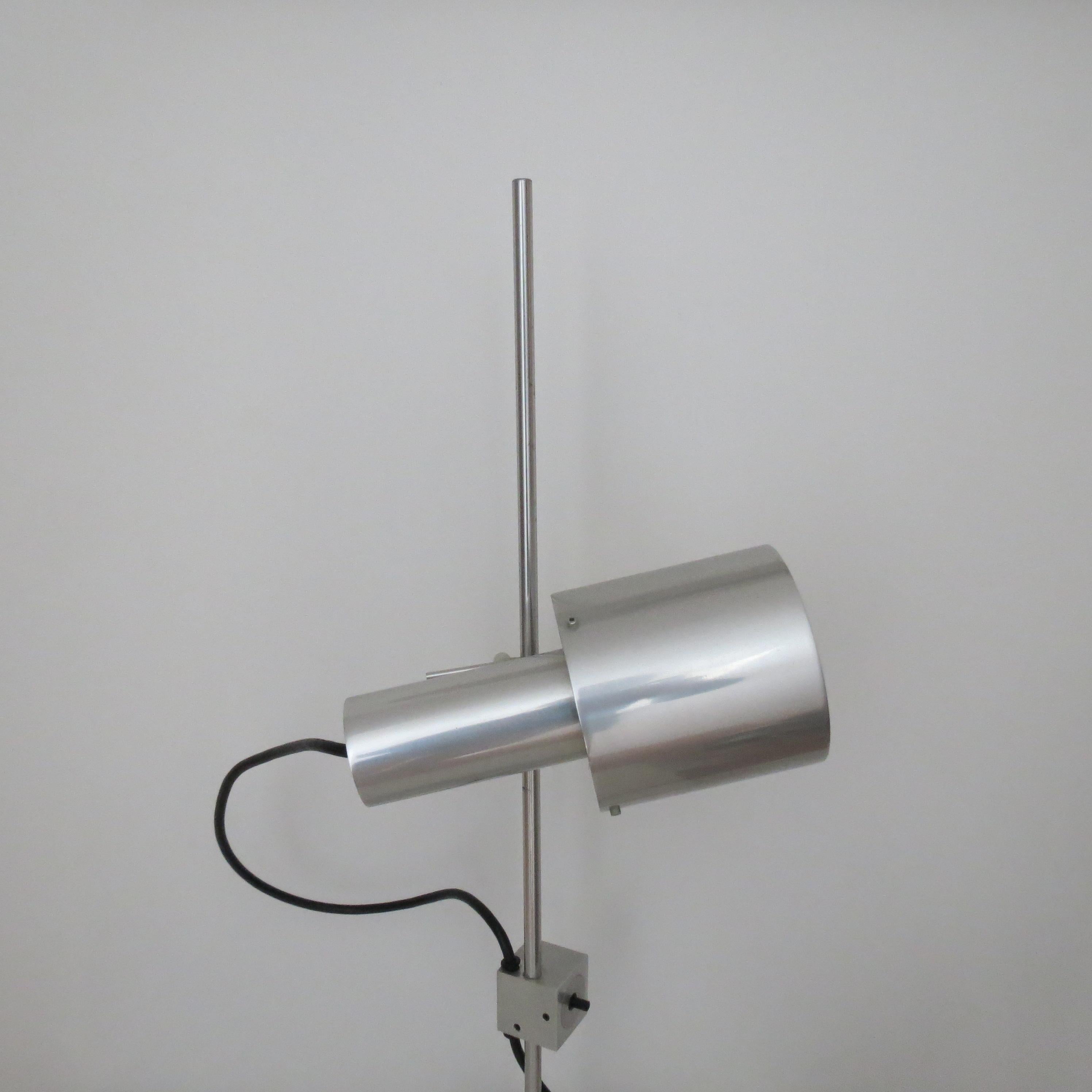1960s Desk Lamp by Peter Nelson Aluminium Desk Lamp Mid Century Modern Desk Lamp en vente 1
