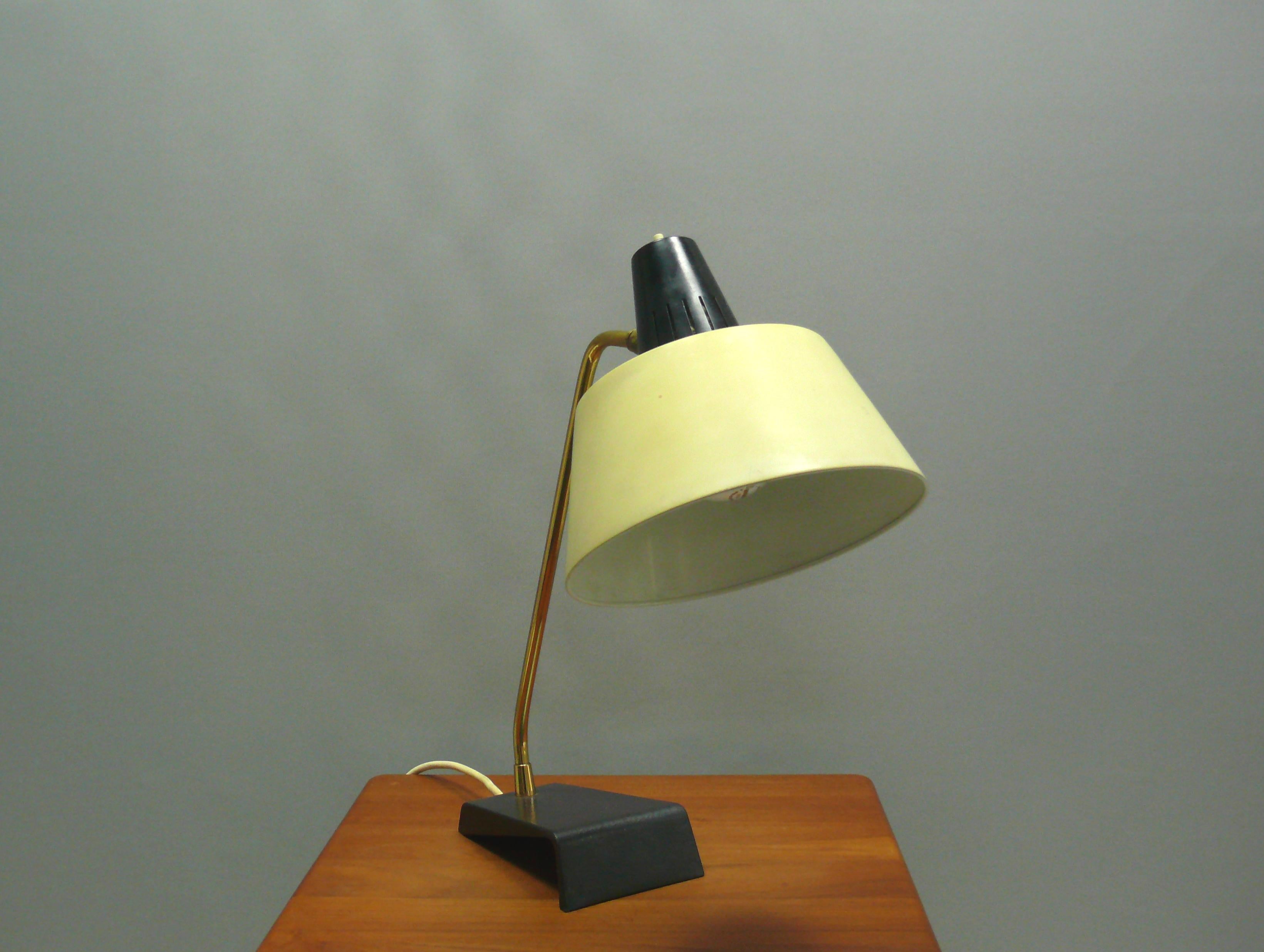 Mid-Century Modern Lampe de bureau des années 1960 fabriquée par Kaiser Leuchten - Allemagne en vente