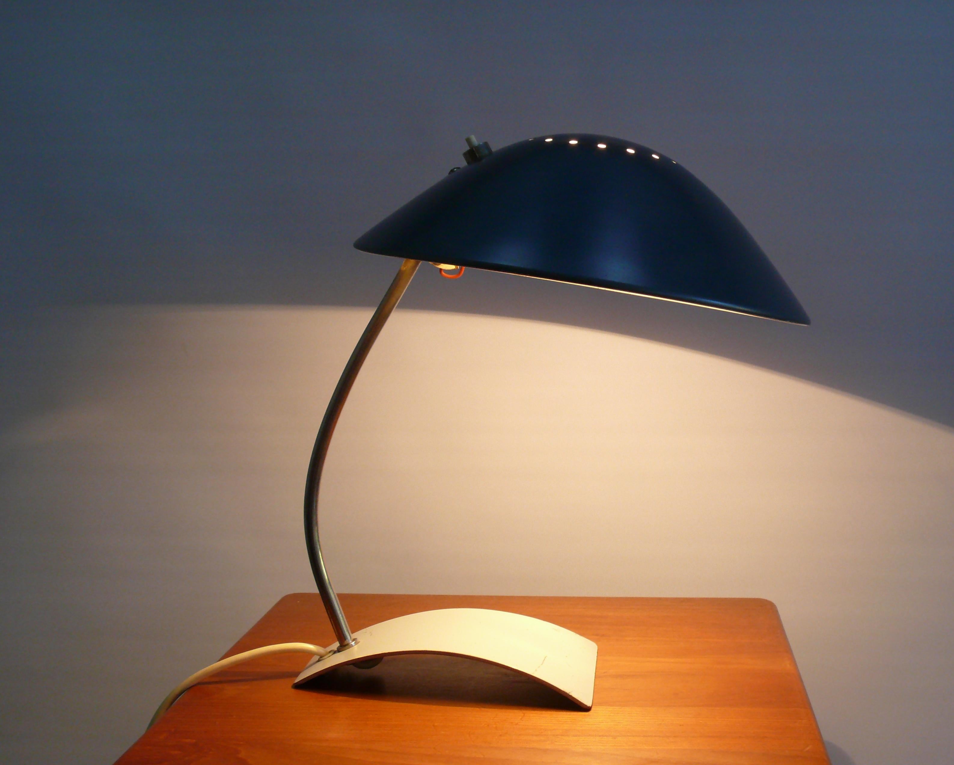 Lámpara de escritorio de los años 60 fabricada por Kaiser Leuchten - Alemania Moderno de mediados de siglo en venta
