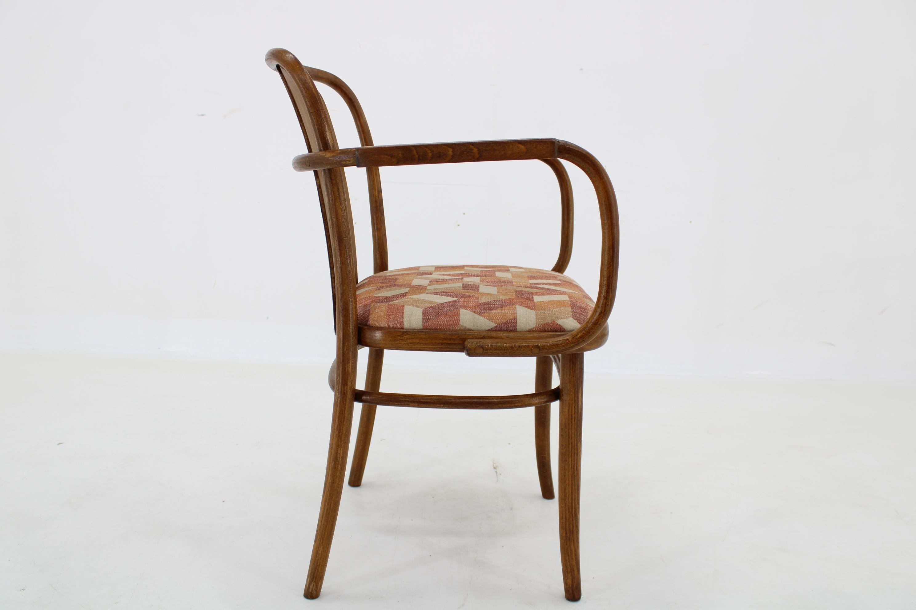 1960s Desk or Side Bentwood Chair by Ton, Czechoslovakia In Good Condition For Sale In Praha, CZ