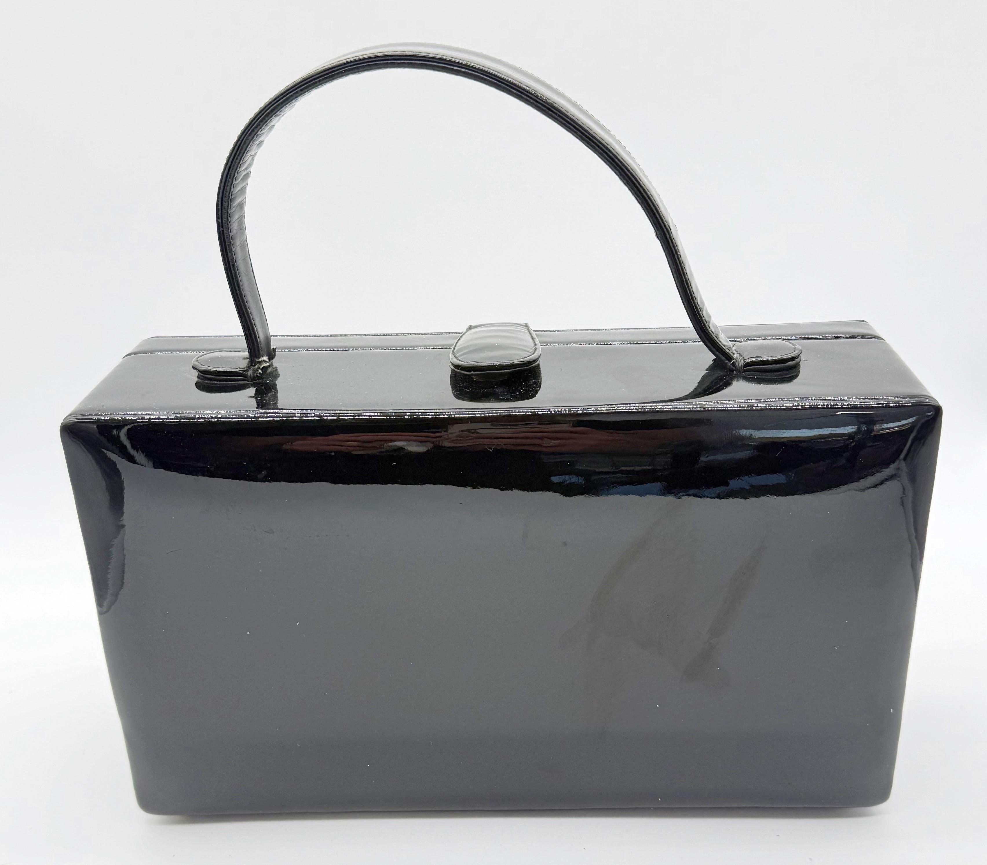 1960s DEUTZ Black Patent Leather Top Handle Box Bag w/ Coin Medallion Mirror 60s en vente 1