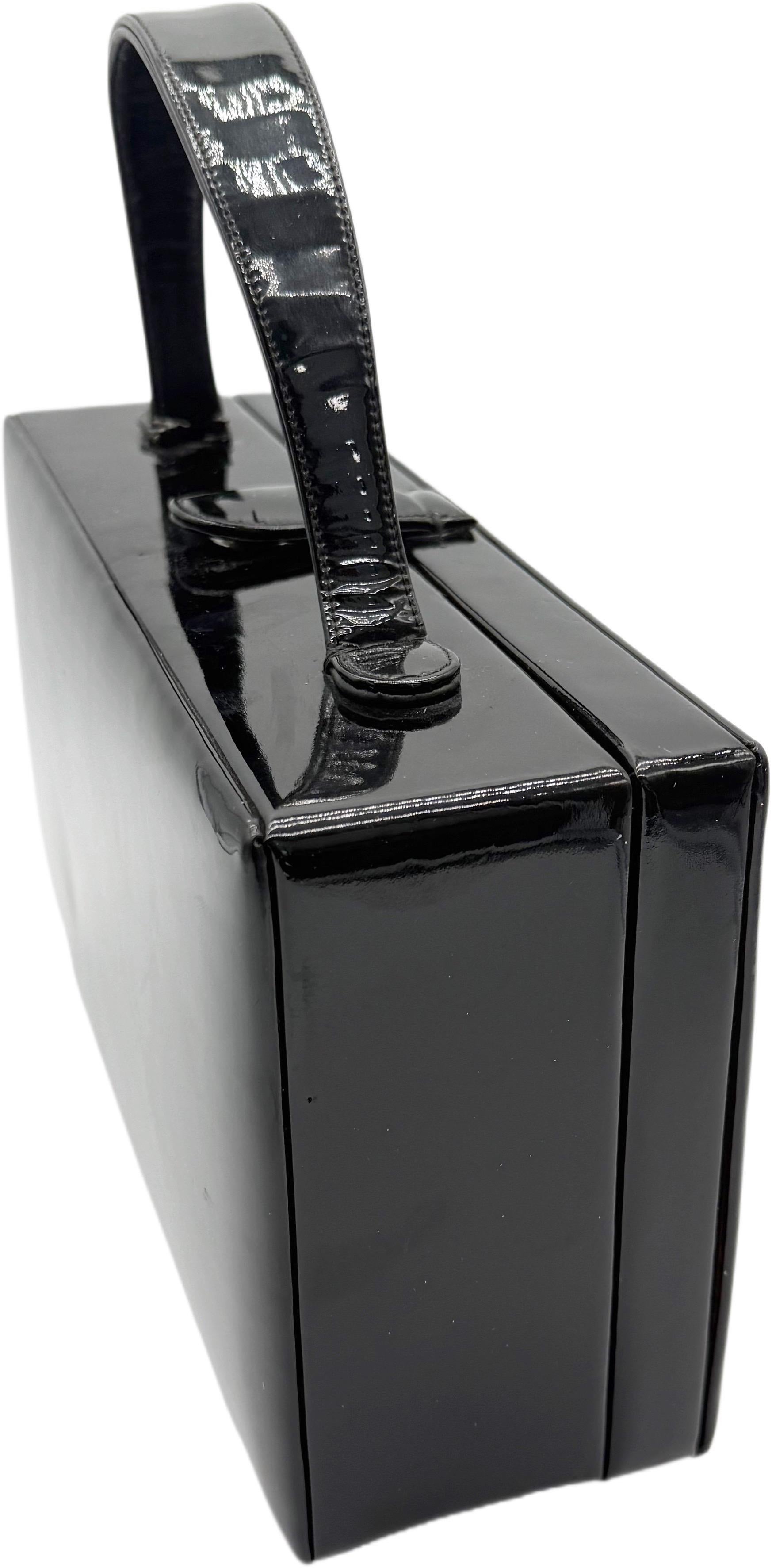 1960s DEUTZ Black Patent Leather Top Handle Box Bag w/ Coin Medallion Mirror 60s en vente 2