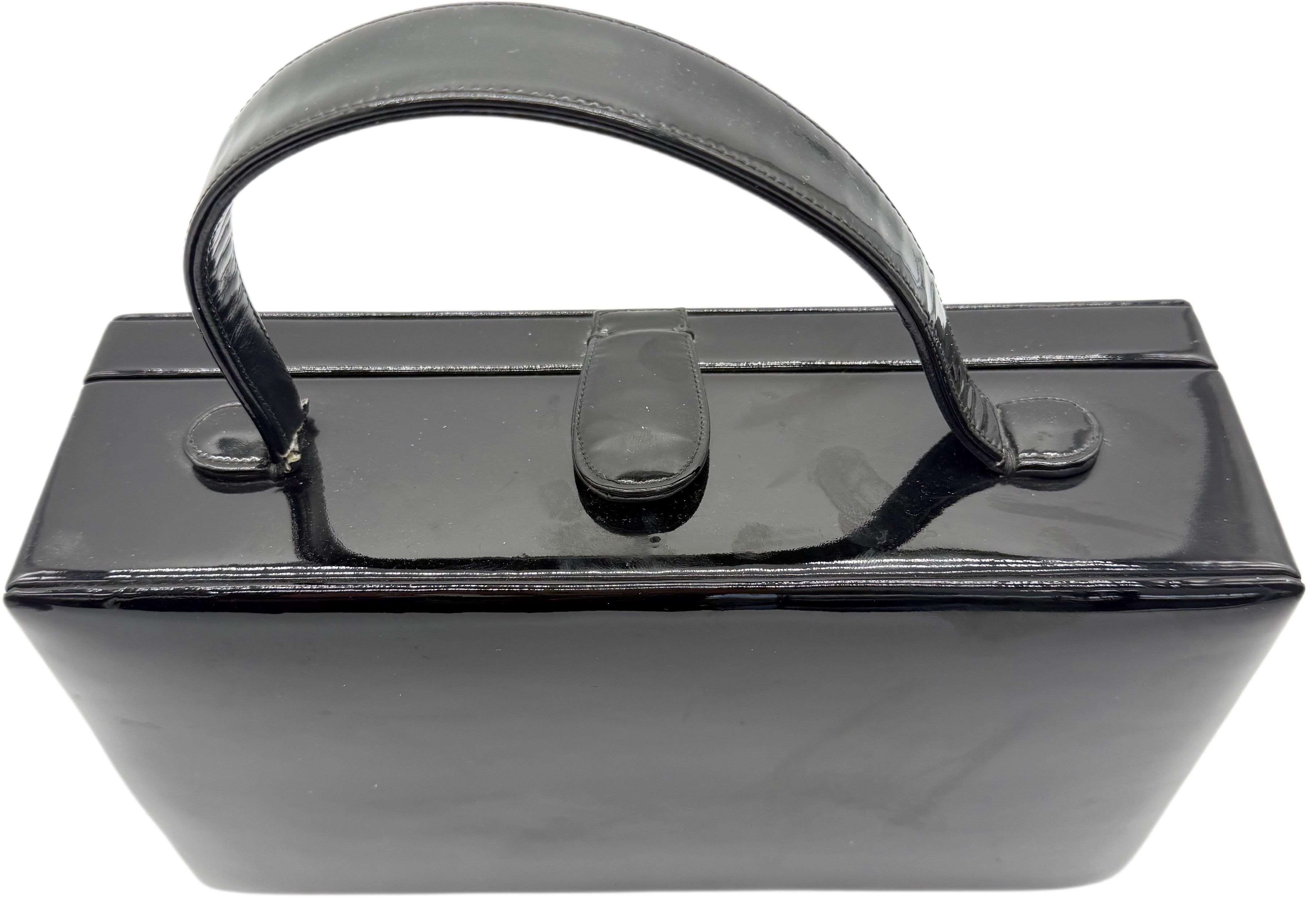 1960s DEUTZ Black Patent Leather Top Handle Box Bag w/ Coin Medallion Mirror 60s en vente 3