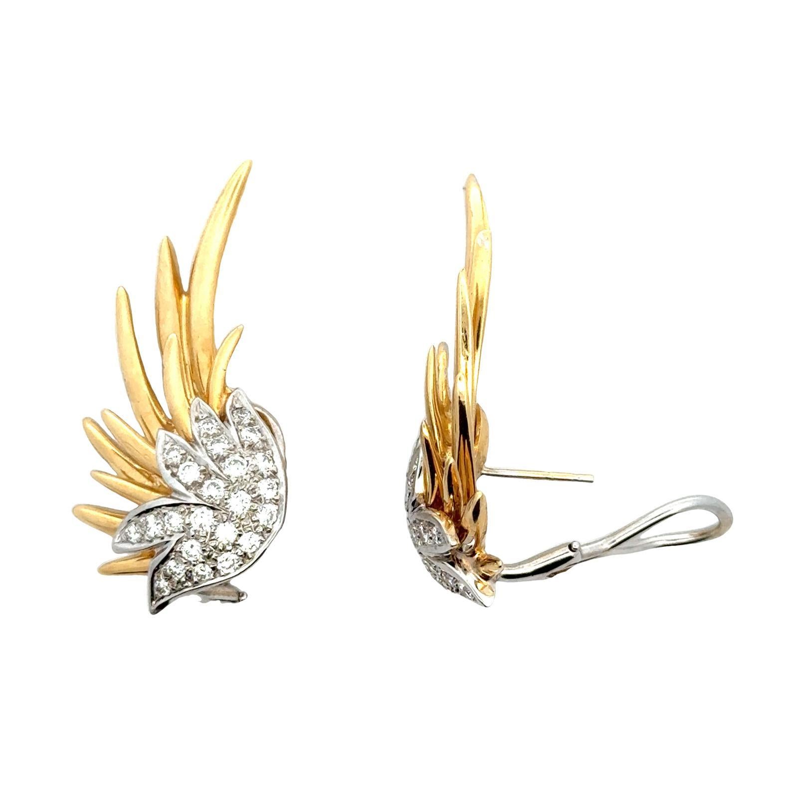 1960er Jahre Diamant-Ohrringe aus 18 Karat zweifarbigem Gold mit Klappbrisur aus Diamanten im Zustand „Hervorragend“ im Angebot in Boca Raton, FL