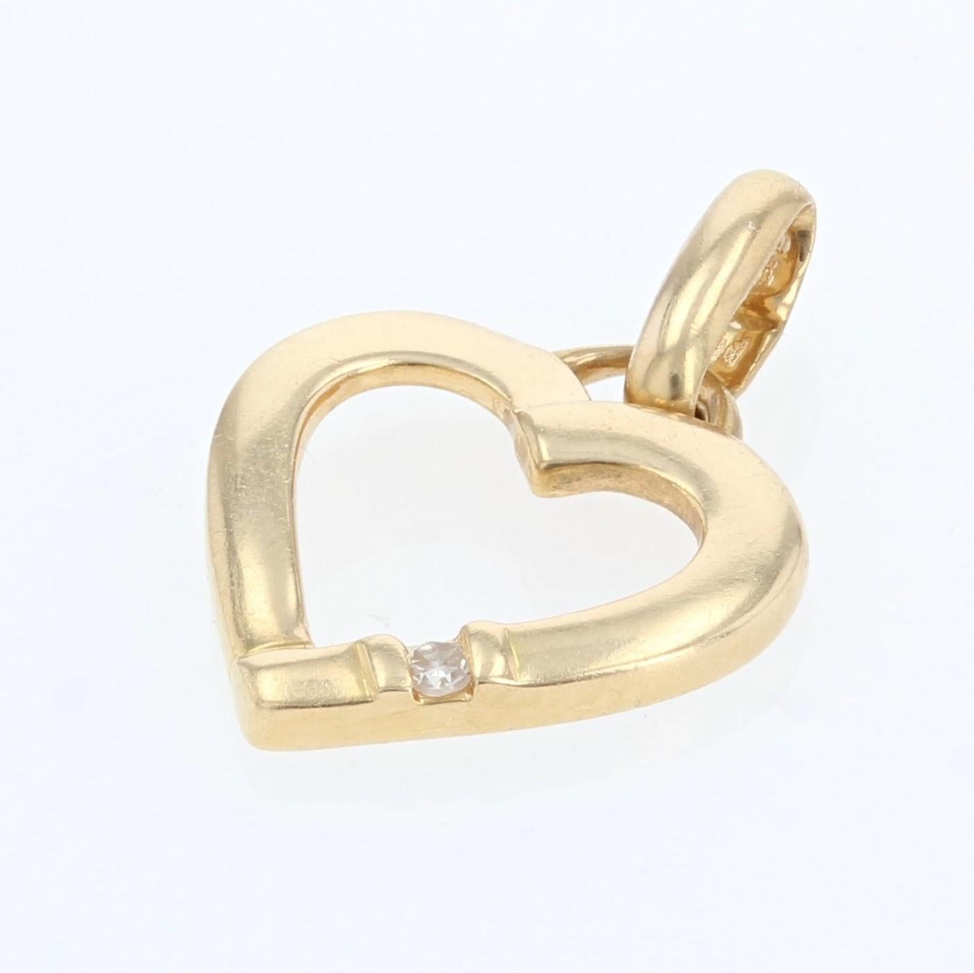 1960s Diamond 18 Karat Yellow Gold Heart Charm Pendant In Good Condition For Sale In Poitiers, FR