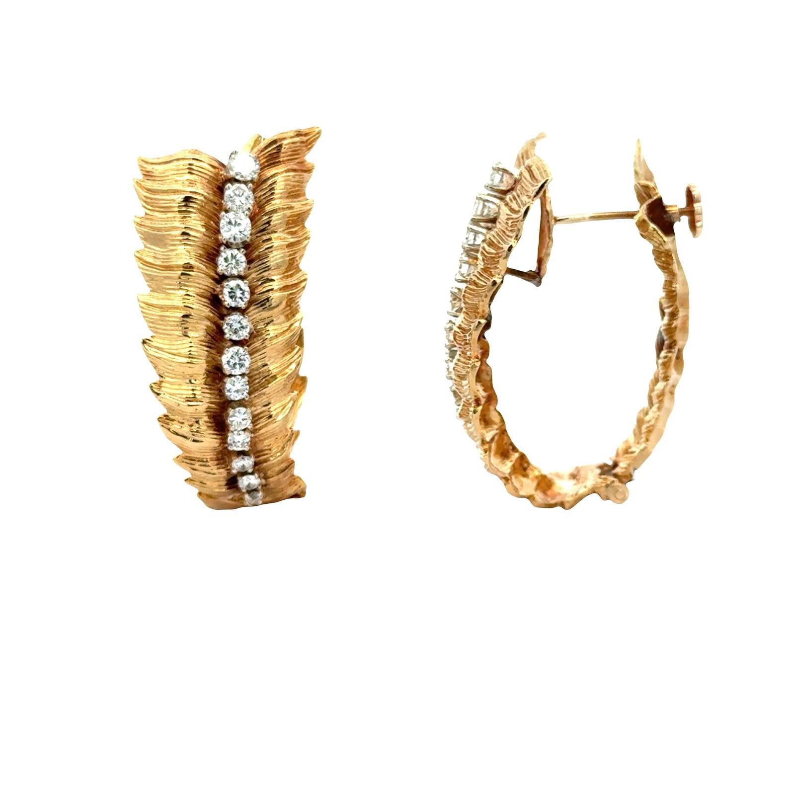 Pendientes vintage de oro amarillo de 18 quilates con diamantes de los años 60 Hoja alargada en Excelente estado para la venta en Boca Raton, FL