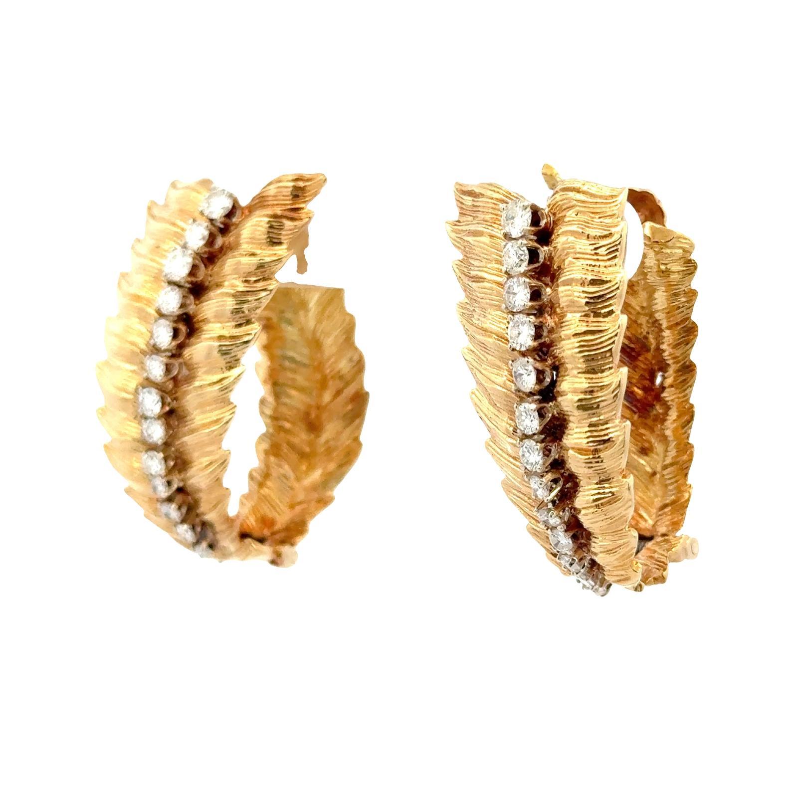 Pendientes vintage de oro amarillo de 18 quilates con diamantes de los años 60 Hoja alargada en venta 1