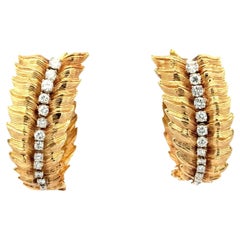 Pendientes vintage de oro amarillo de 18 quilates con diamantes de los años 60 Hoja alargada