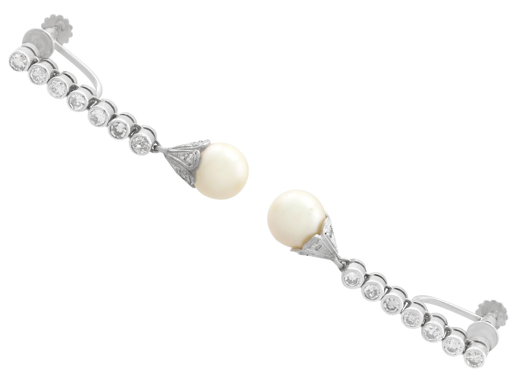 Taille ronde Boucles d'oreilles en goutte en platine avec diamants et perles de culture des années 1960 en vente