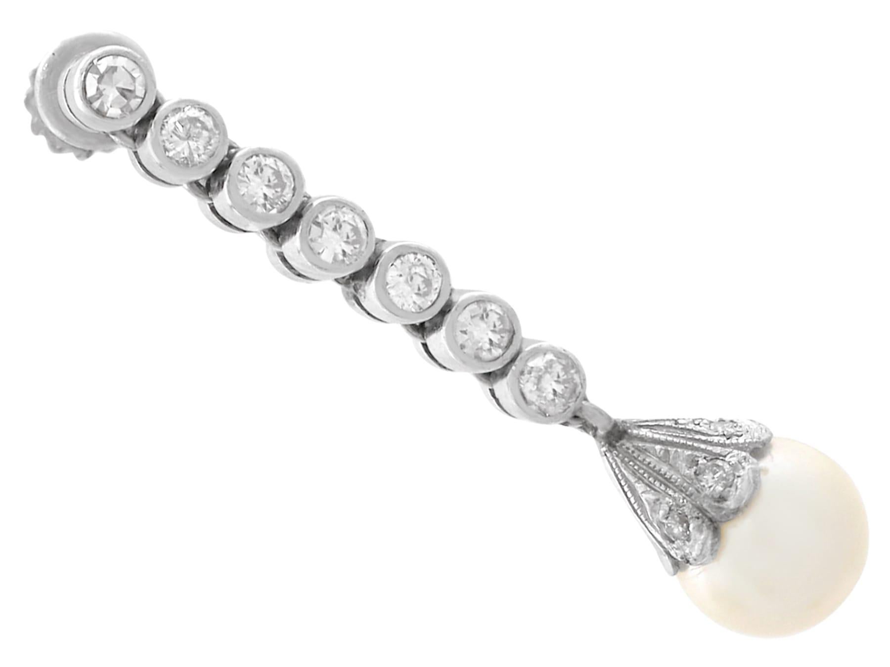 Boucles d'oreilles en goutte en platine avec diamants et perles de culture des années 1960 Pour femmes en vente