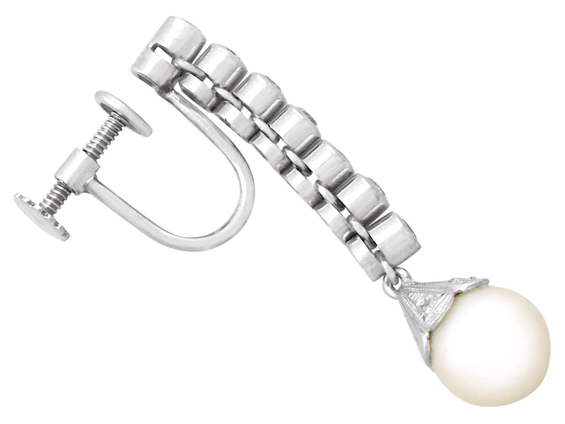 Boucles d'oreilles en goutte en platine avec diamants et perles de culture des années 1960 en vente 1