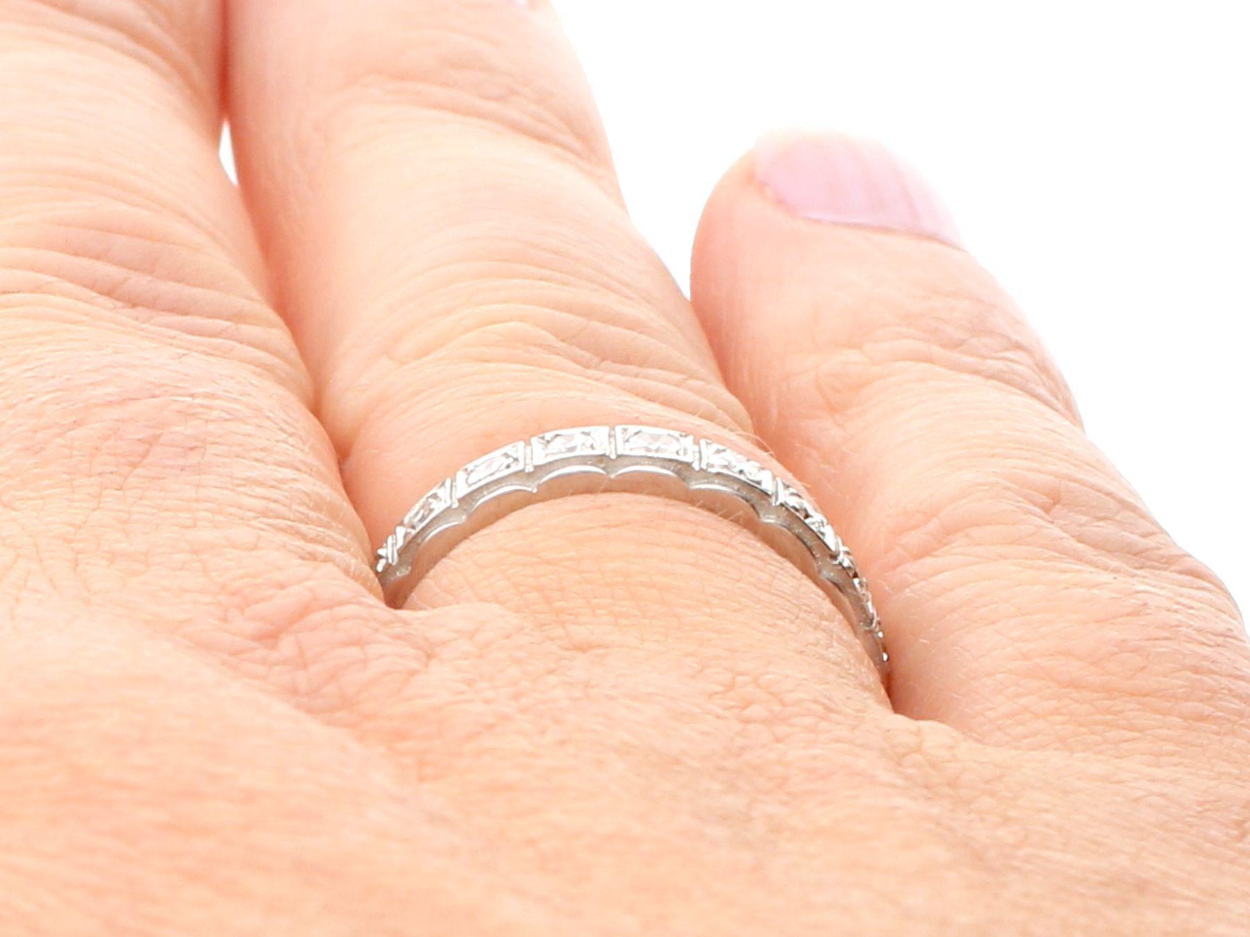 1960er Jahre Diamant und Weißgold Full Eternity Ring im Angebot 3